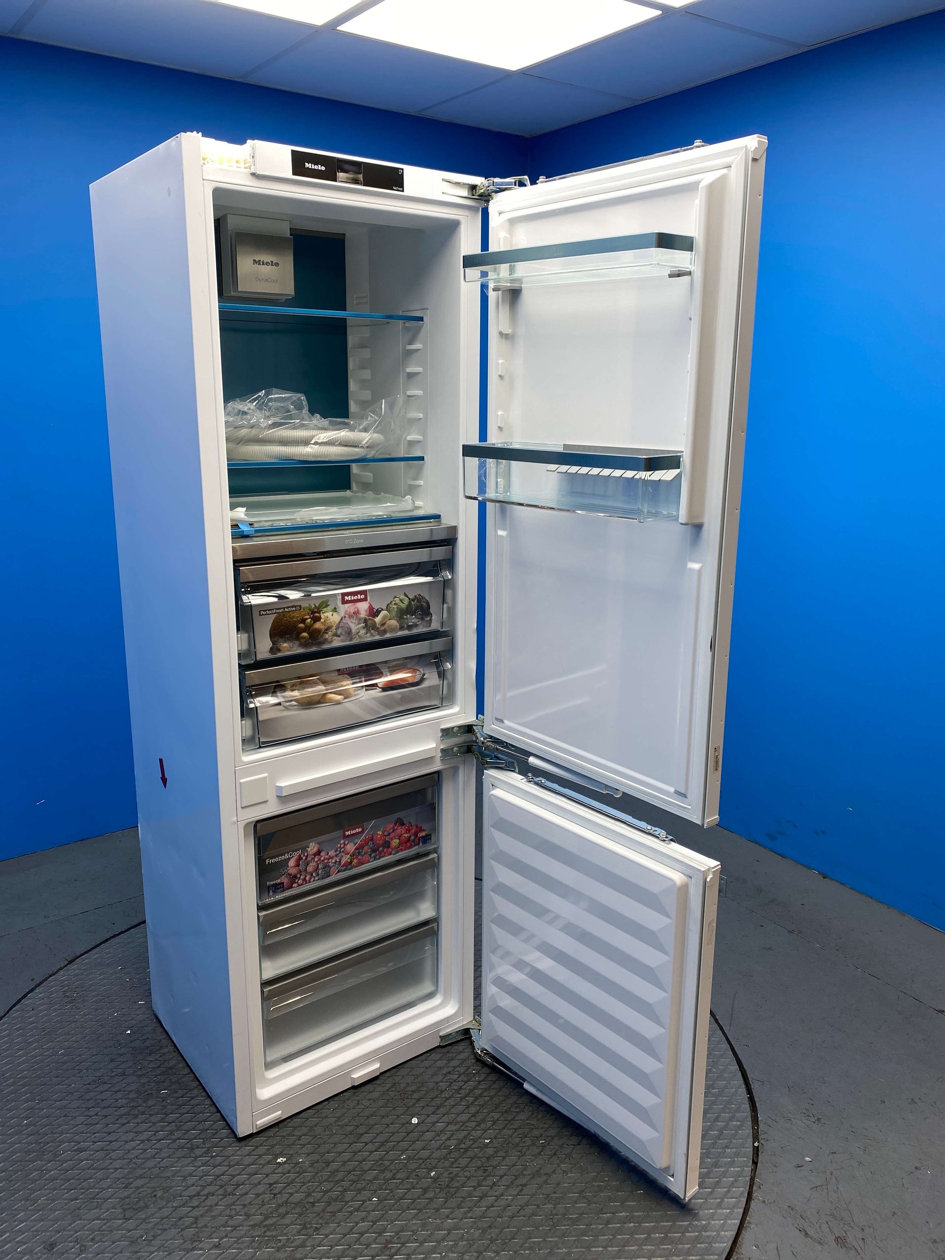 Miele KFN7795C Integrated NoFrost 246L Fridge Freezer with Ice Maker