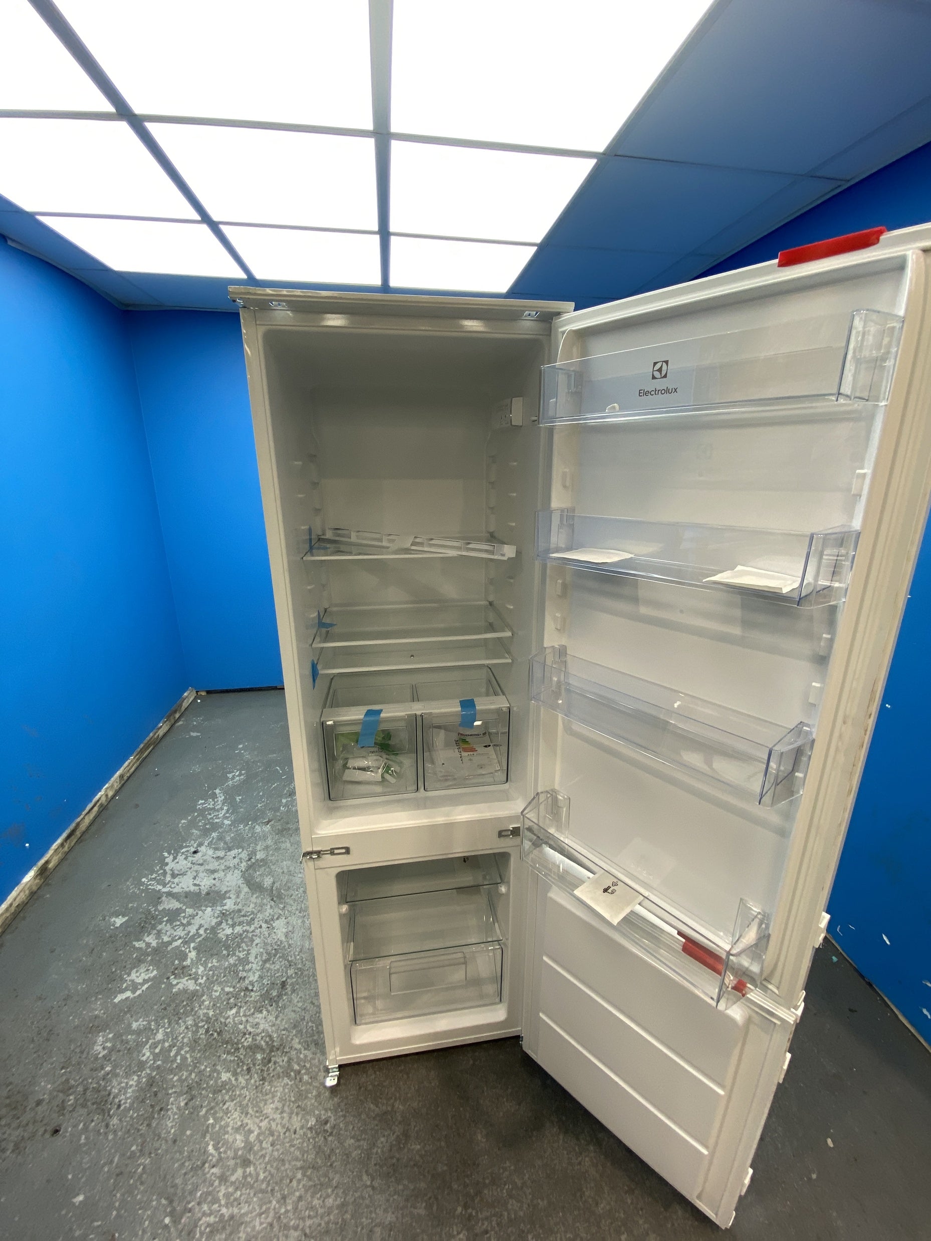 #GRC-155-974 - Electrolux LNS5LE18S 70/30 Integrated Low Frost Fridge Freezer