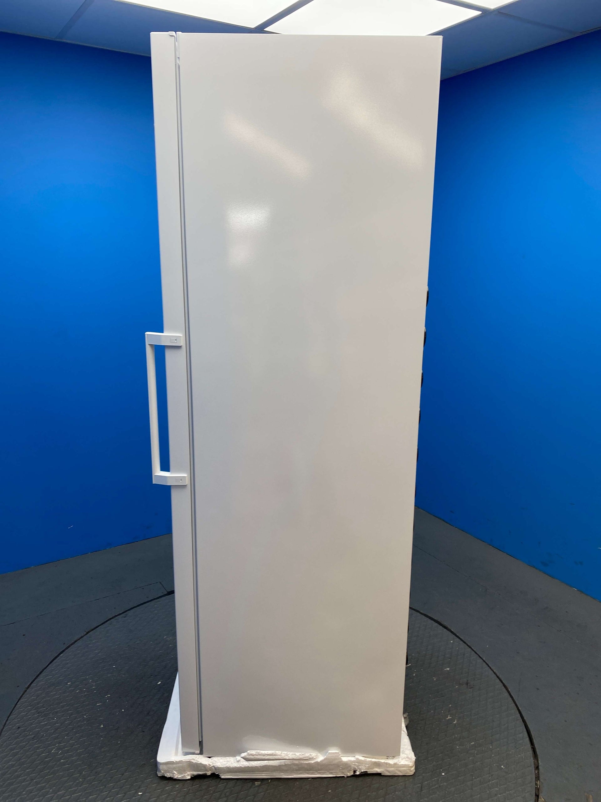 Bosch KSV36VWEPG Series 4 346L Tall Larder Fridge