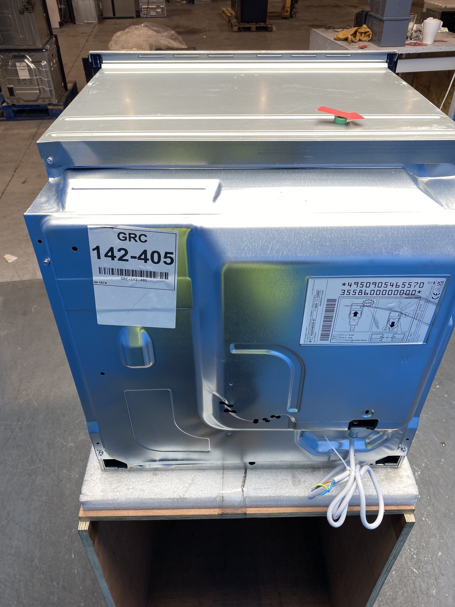 Bosch Series 4 HQA534BS3B Built-in Steam Assist Electric Single Oven