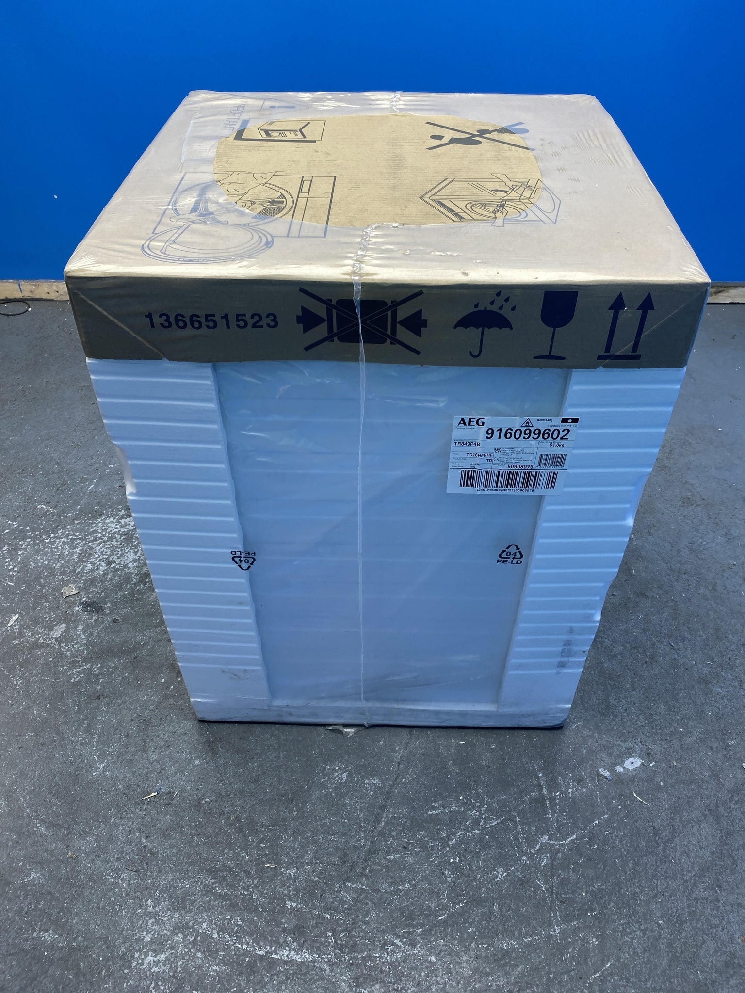 AEG TR849P4B 8000 AbsoluteCare 9kg Heat Pump Tumble Dryer