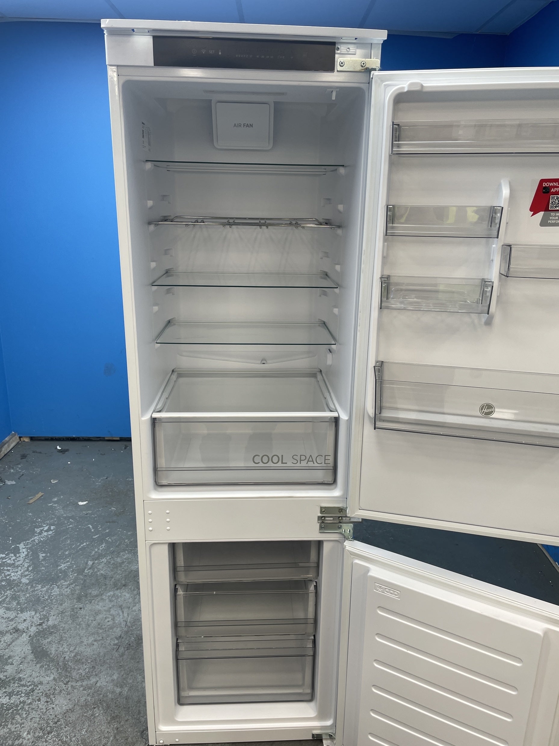 #GRC-157-916 - Hoover HFLF3518EW Integrated 263L 70/30 Fridge Freezer with Wi-Fi