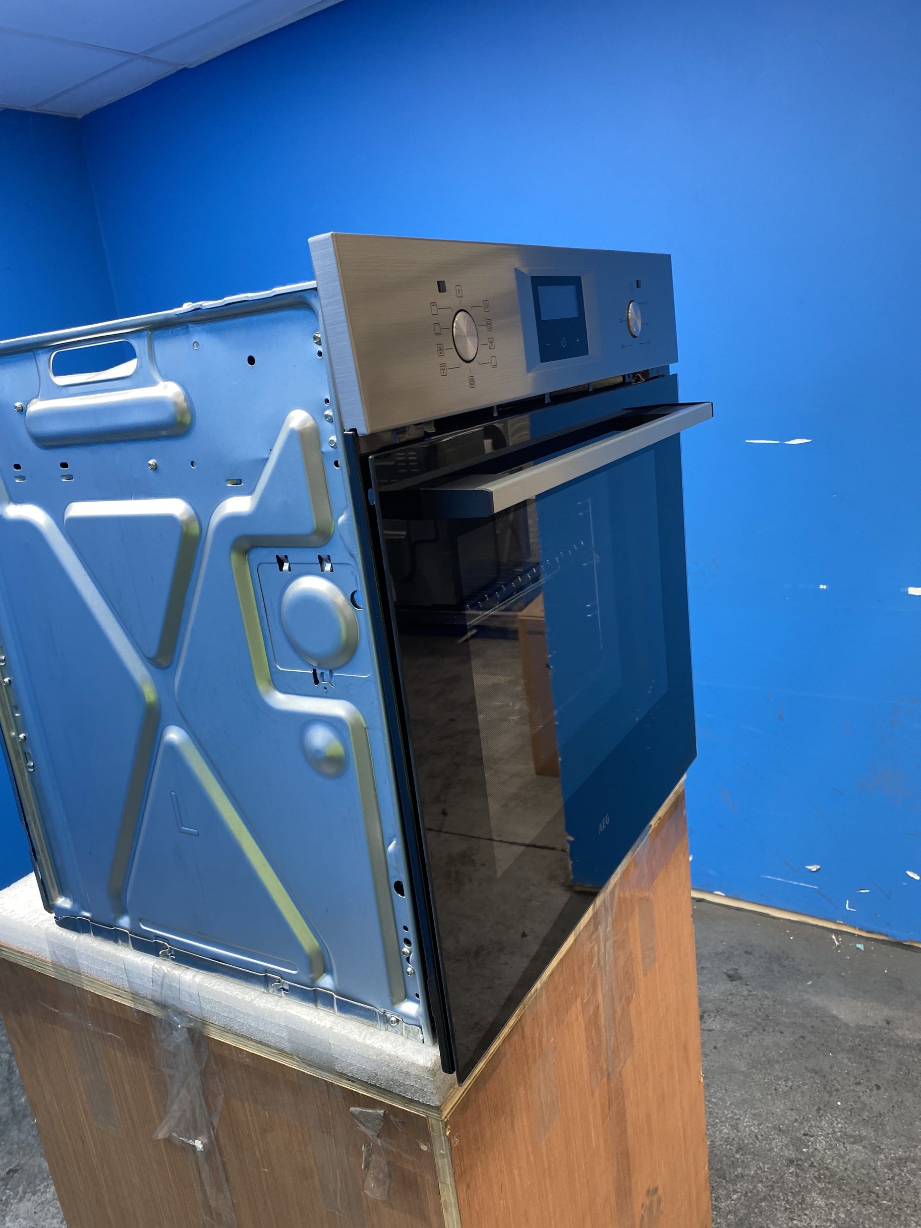 #GRC-155-982 - AEG 5000 SurroundCook OU5AB20CM Built-In Aqua Clean Oven
