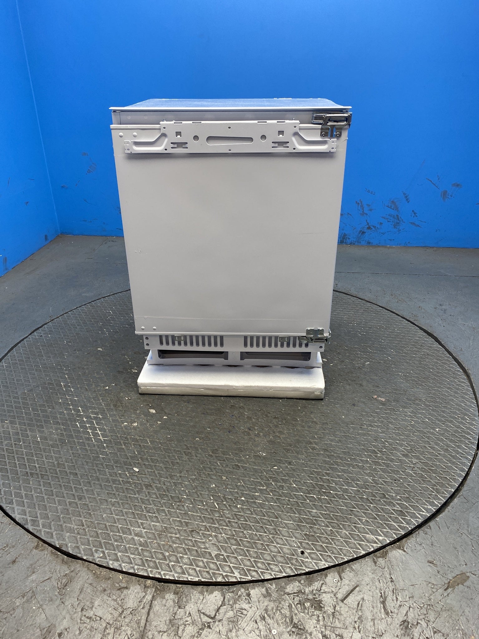 Candy CMLS68EWK Integrated 135L Under Counter Fridge