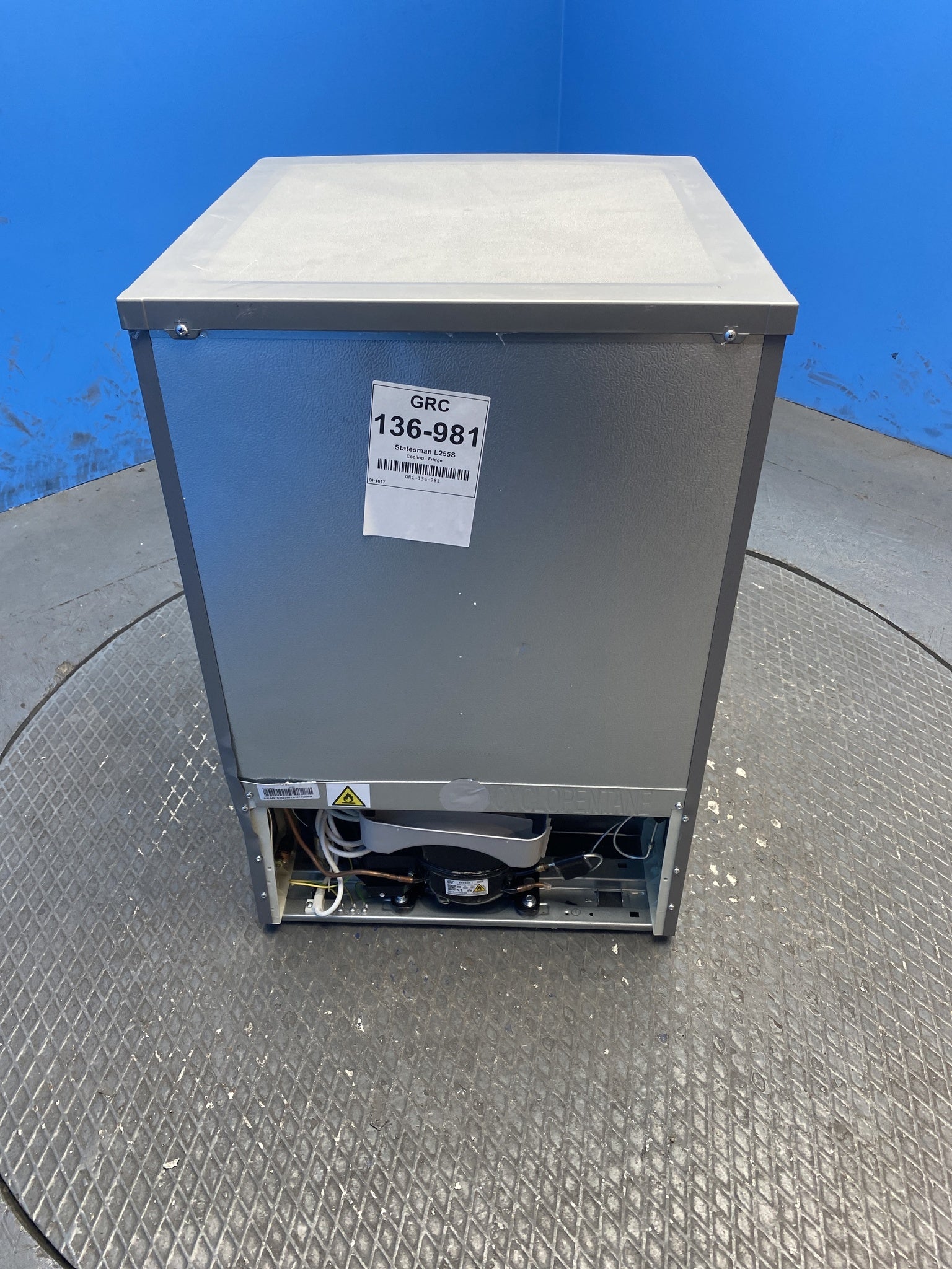 Statesman L255S 113 Litre 55cm Under Counter Fridge