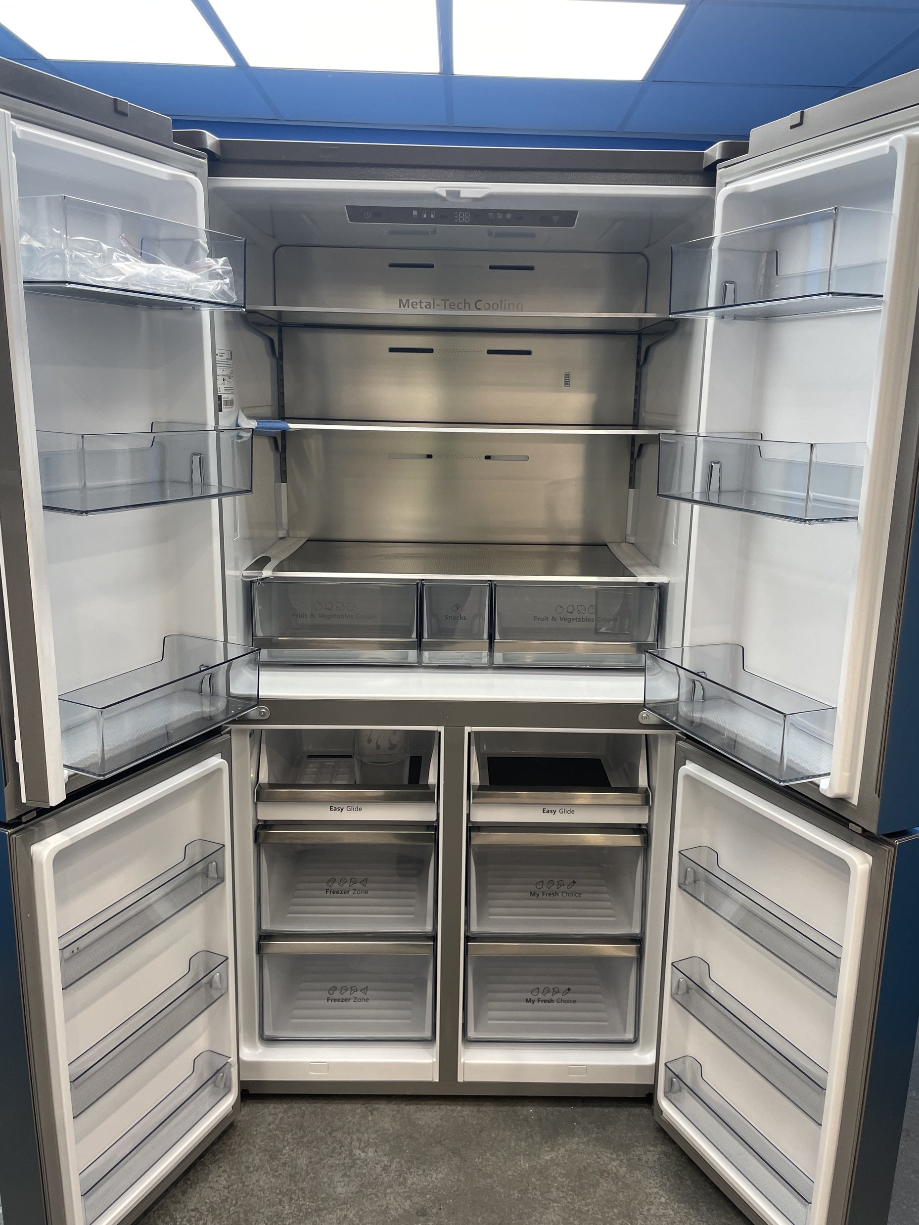 #GRC-157-801 - Hisense PureFlat RQ758N4SASE 609L American Style Fridge Freezer