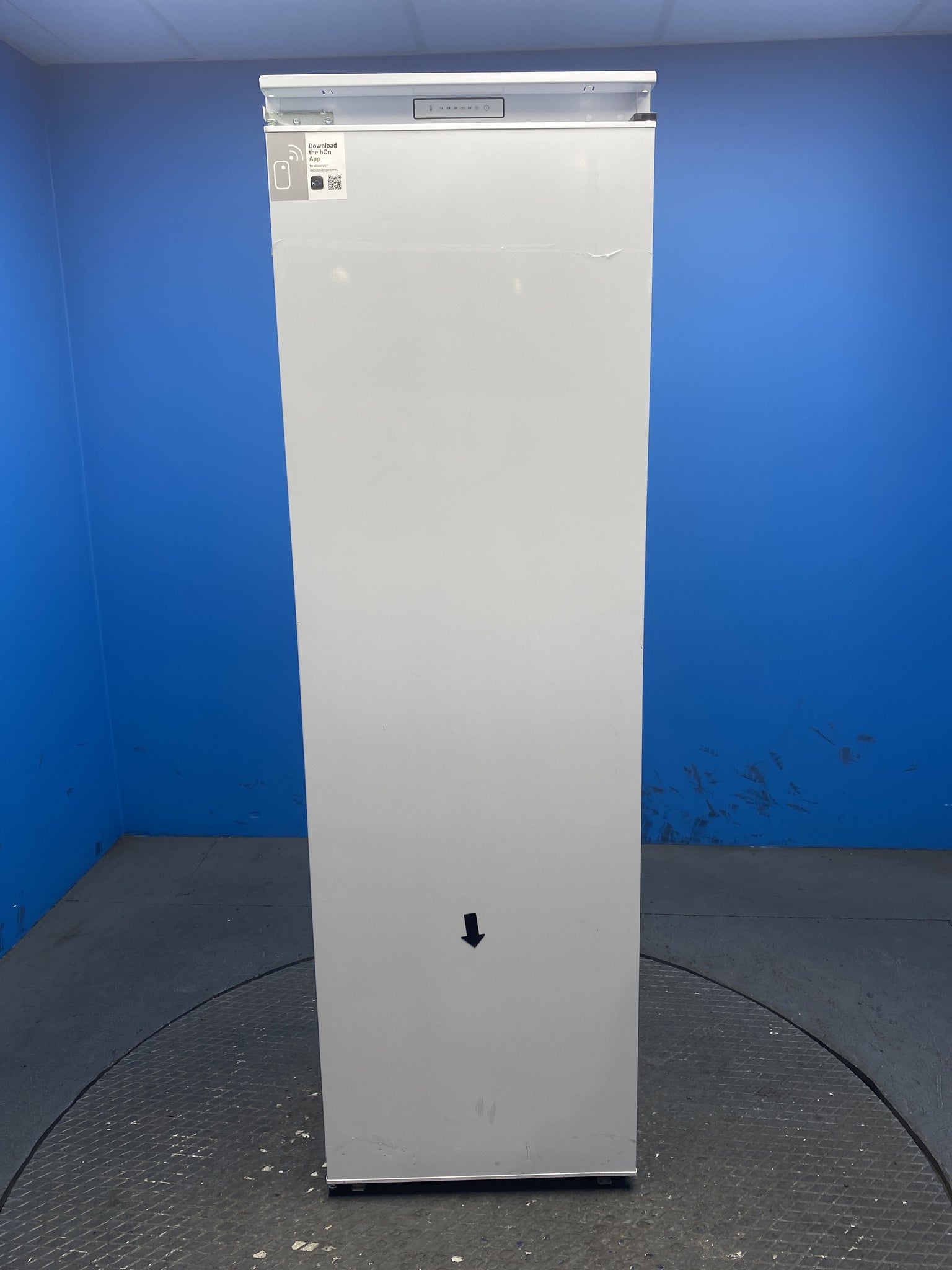 Candy CUS518EWK Integrated 204L Tall Freezer