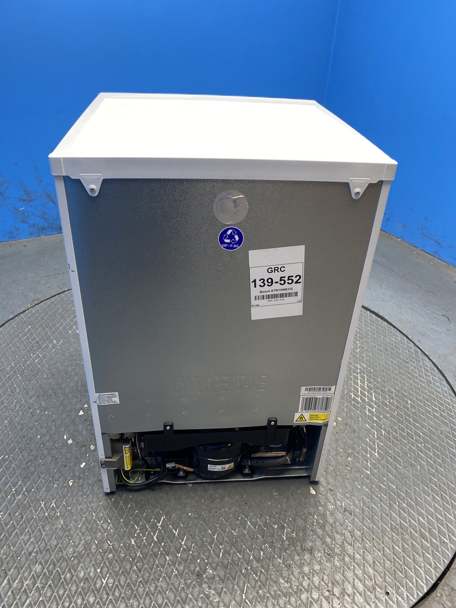 Bosch Series 2 KTR15NWECG 134L Under Counter Larder Fridge