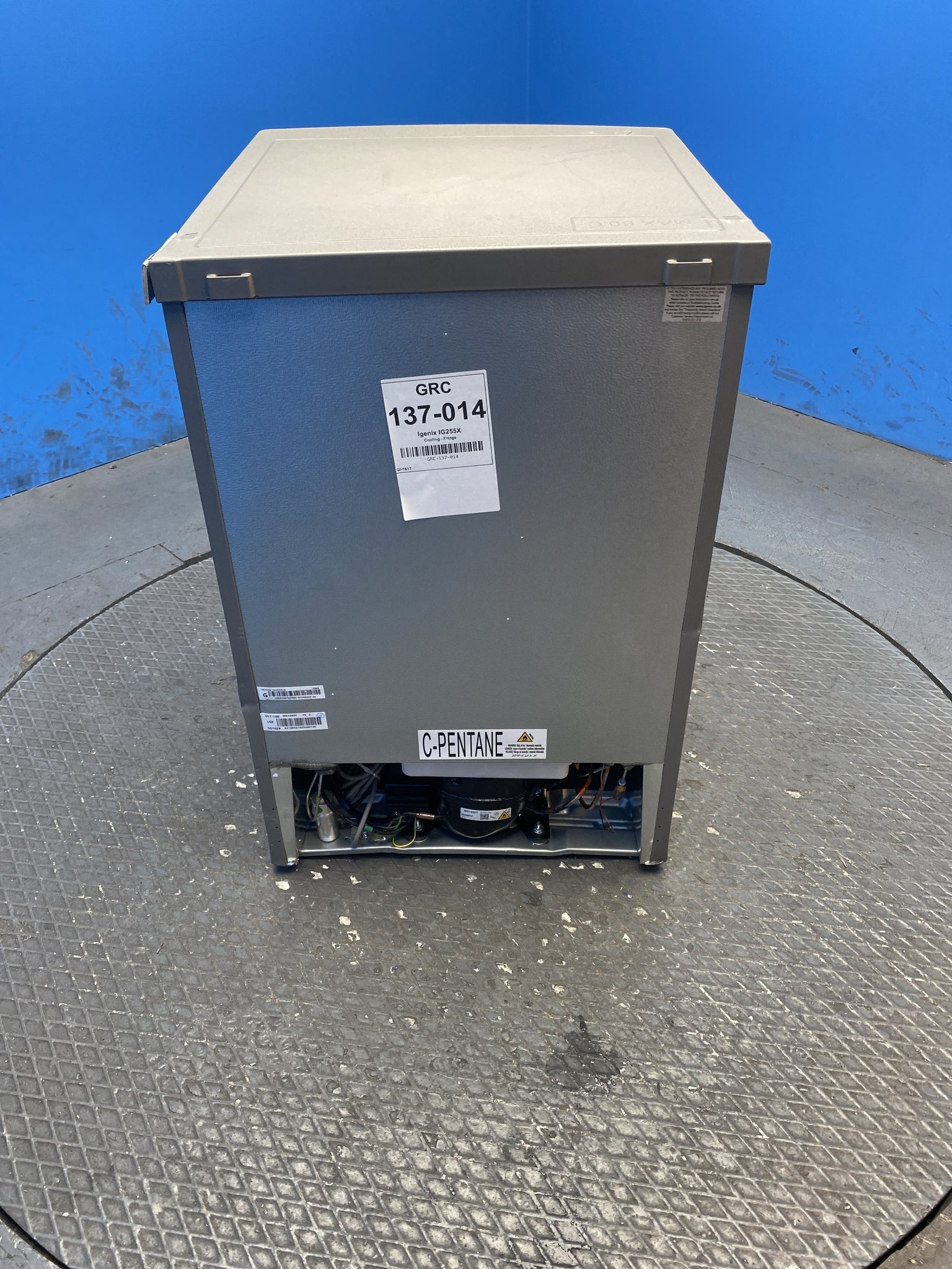 Igenix IG255X 136 Litre Undercounter Fridge