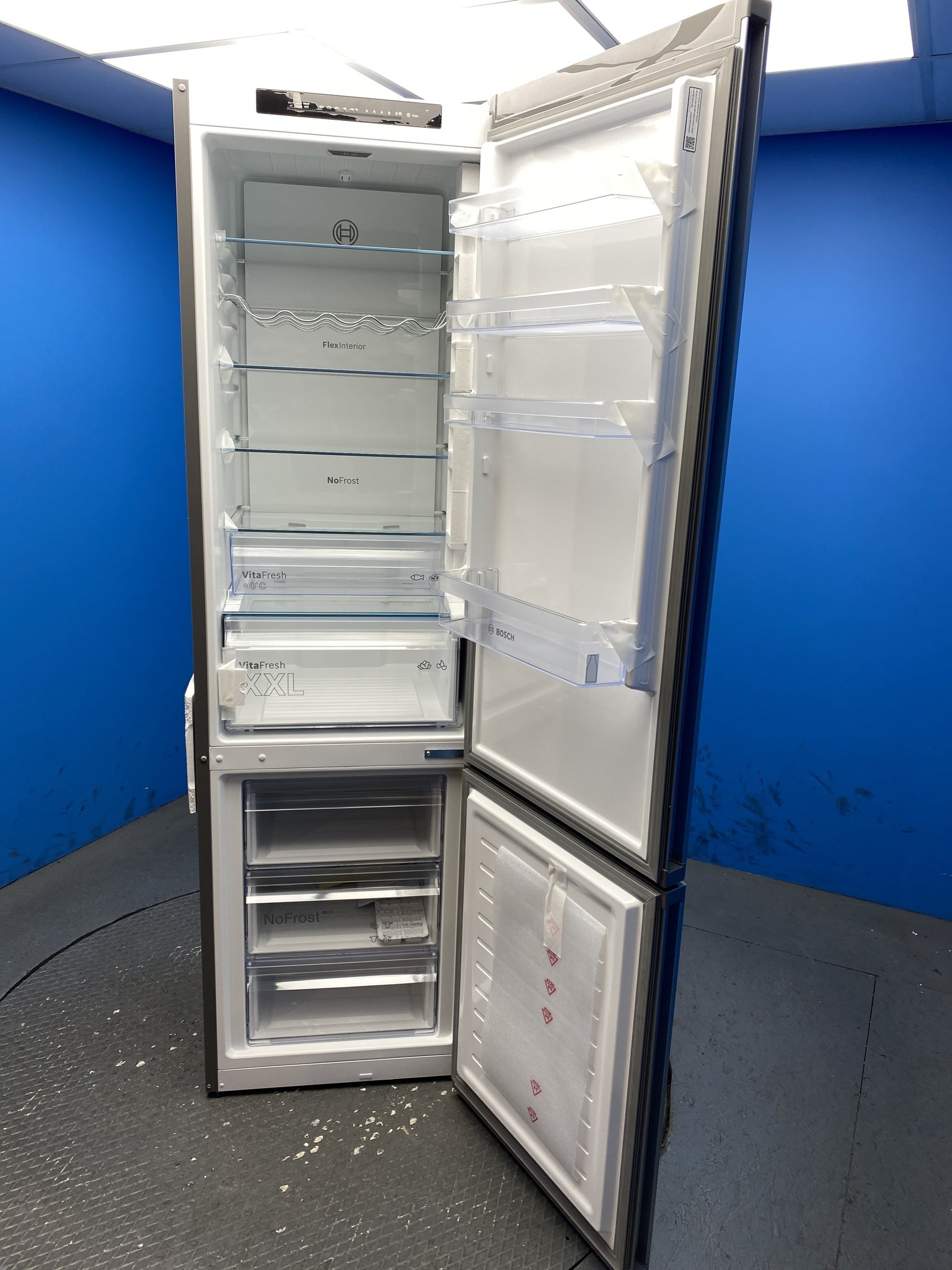 Bosch 363L Freestanding Frost Free Fridge Freezer Silver