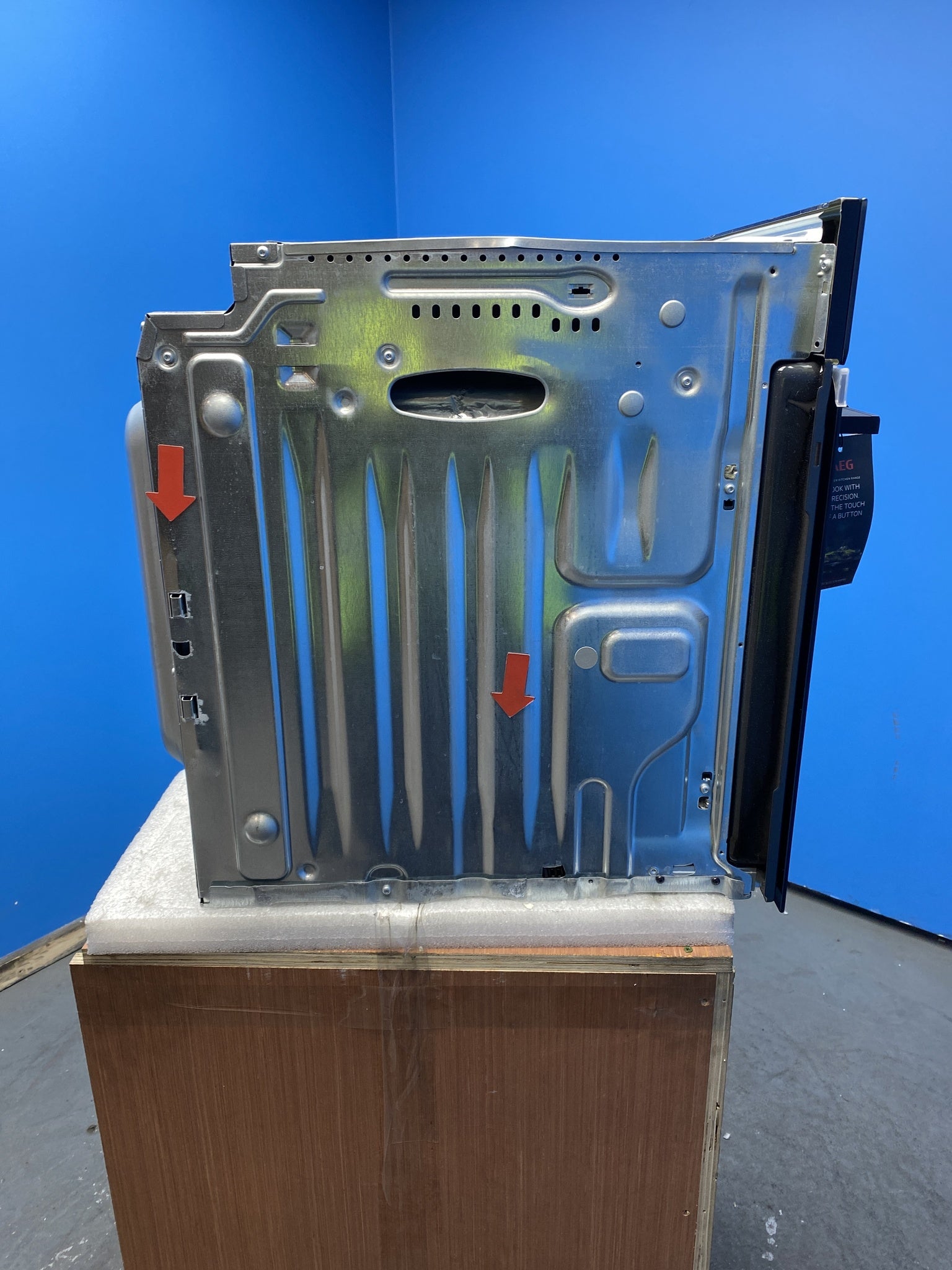 AEG PO9000ST 9000 Series 70 Litre Built-In SteamPro Oven