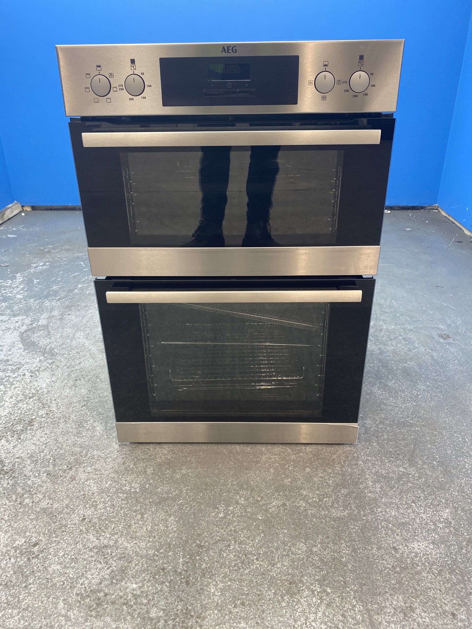 DEB331010M Built Double Oven SurroundCook