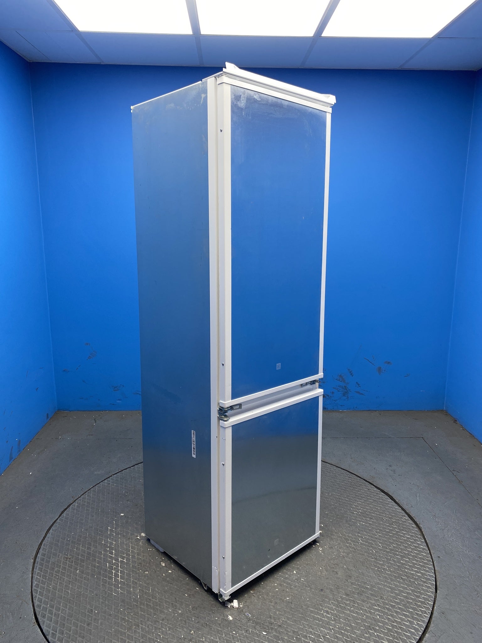 AEG LNS5LE18S 70/30 Integrated Low Frost Fridge Freezer