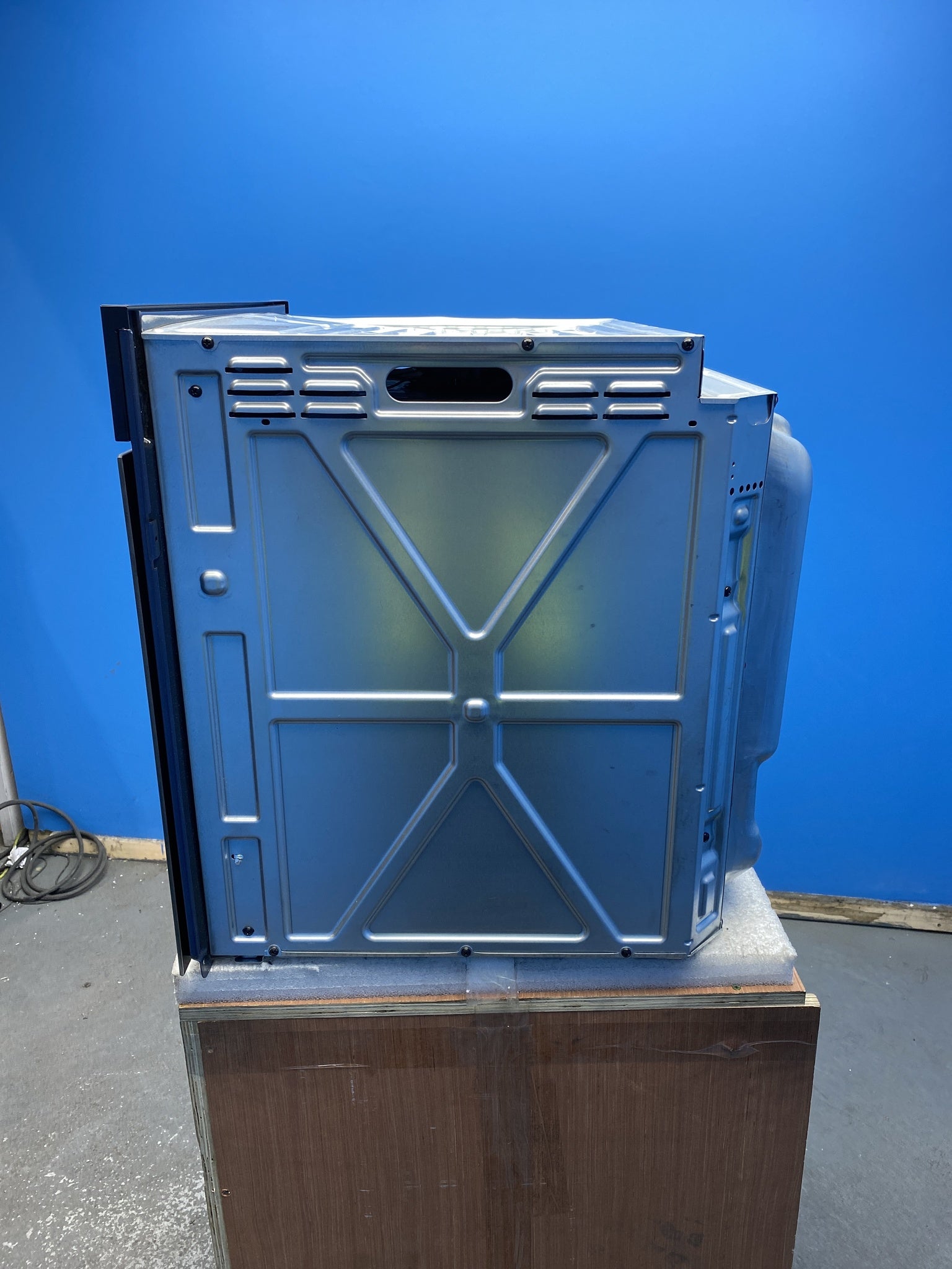 Indesit IO 232H B UK Built-in 71L Click and Clean Electric Oven