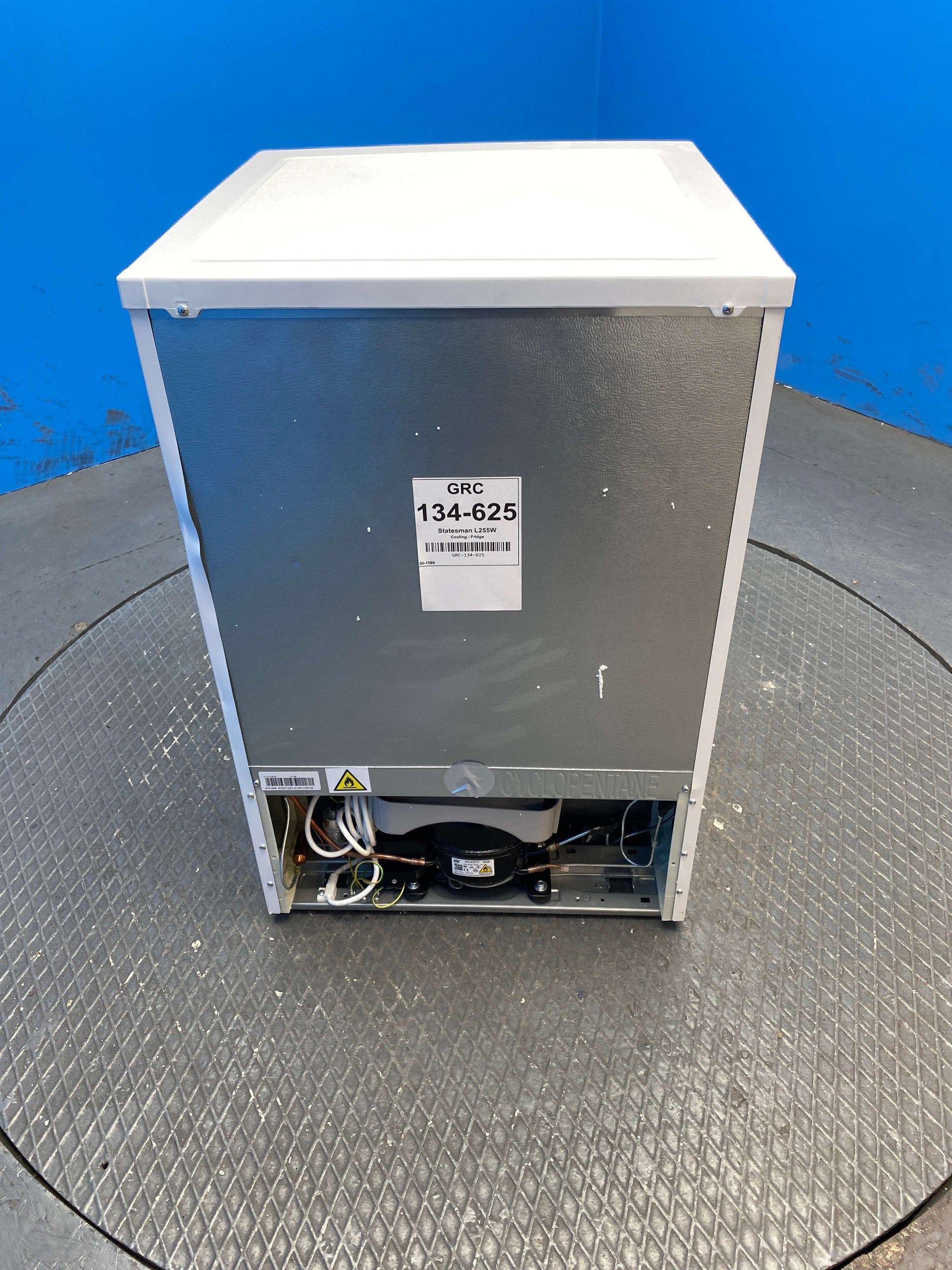 Statesman L255W 113 Litre 55cm Under Counter Fridge