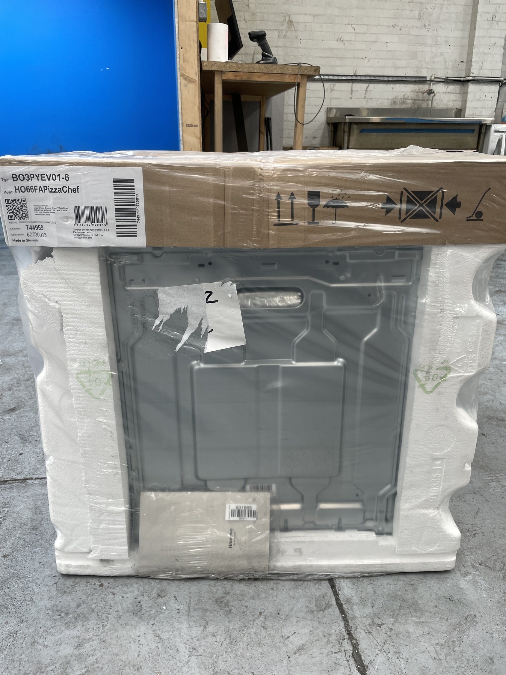 #GRC-158-033 - Hisense Hi6 BlackLine HO66FAPizzaChef Pyrolytic Smart Oven