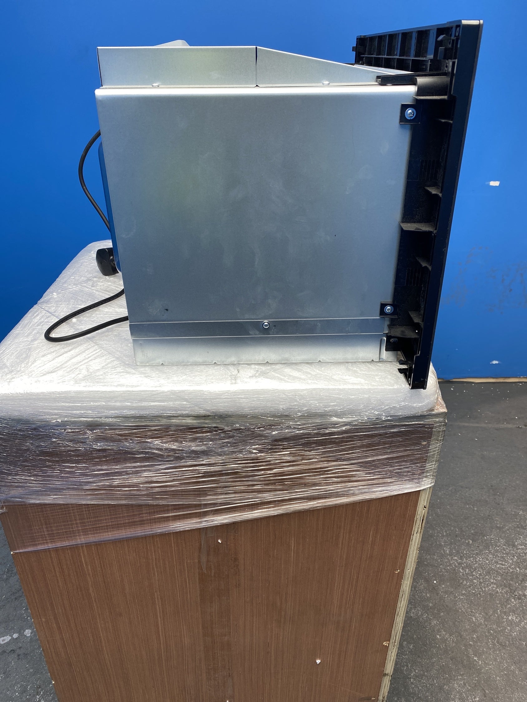 Bosch Serie 4 BFL553MB0B Built-in 900W Microwave