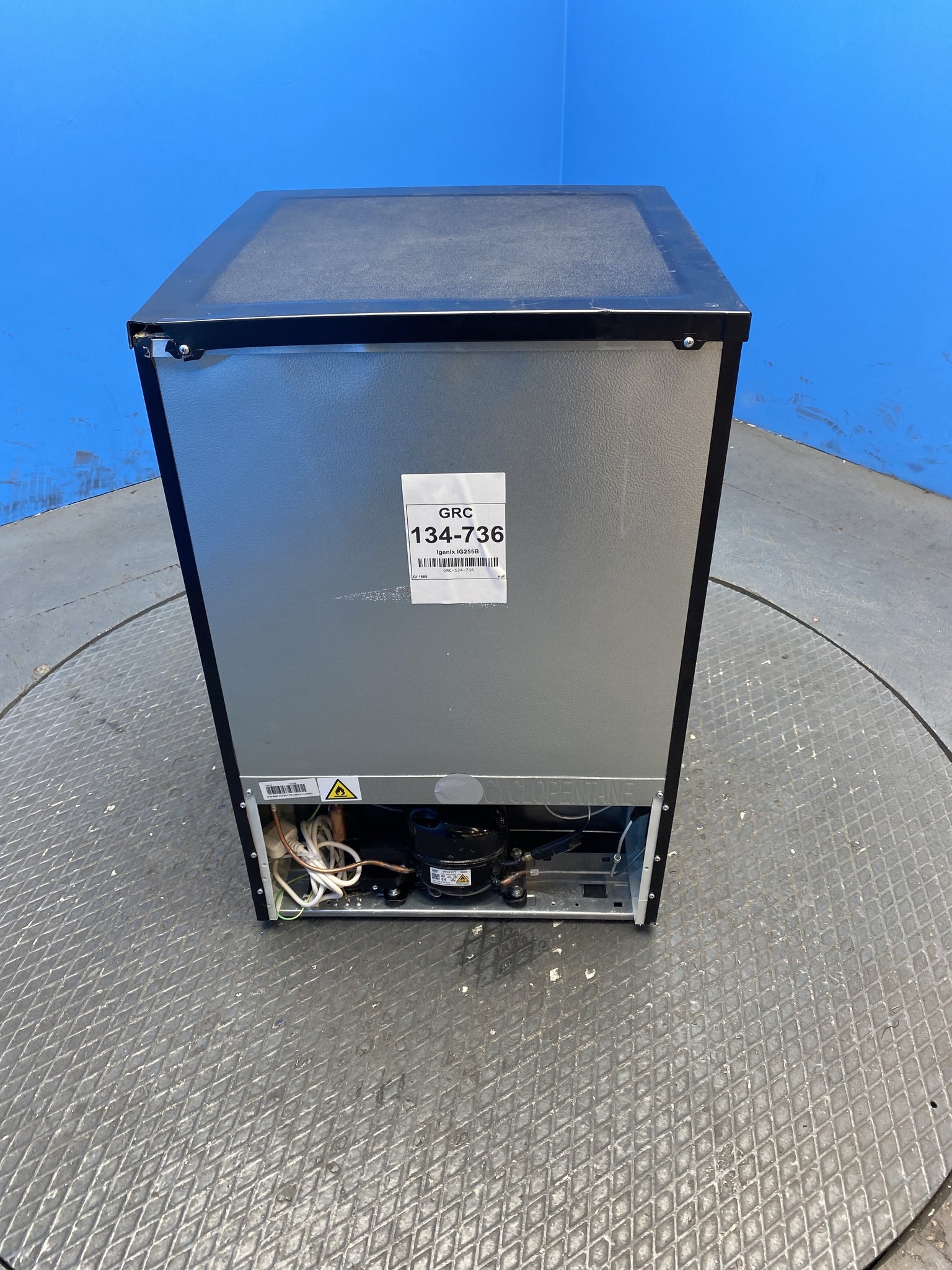 Igenix IG255B 136 Litre Under Counter Fridge