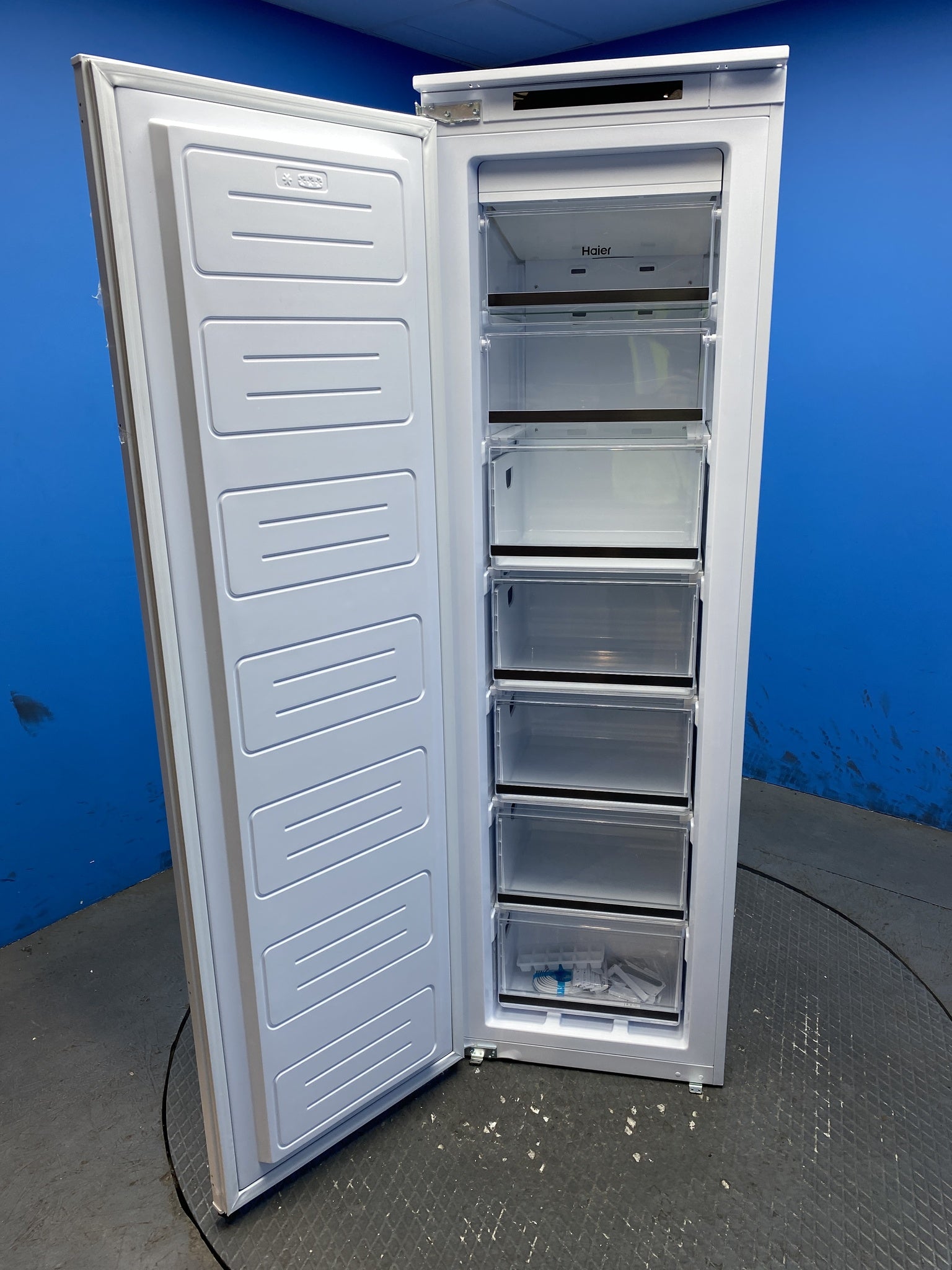 Haier HAUN518EWK 200L Integrated Total No Frost Freezer