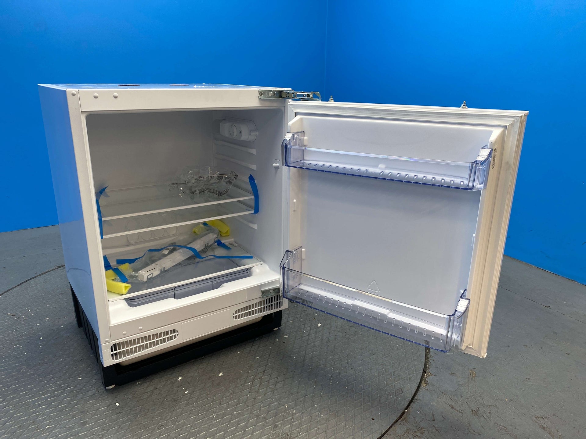 Statesman BU160LF4E 60cm Integrated Undercounter Fridge