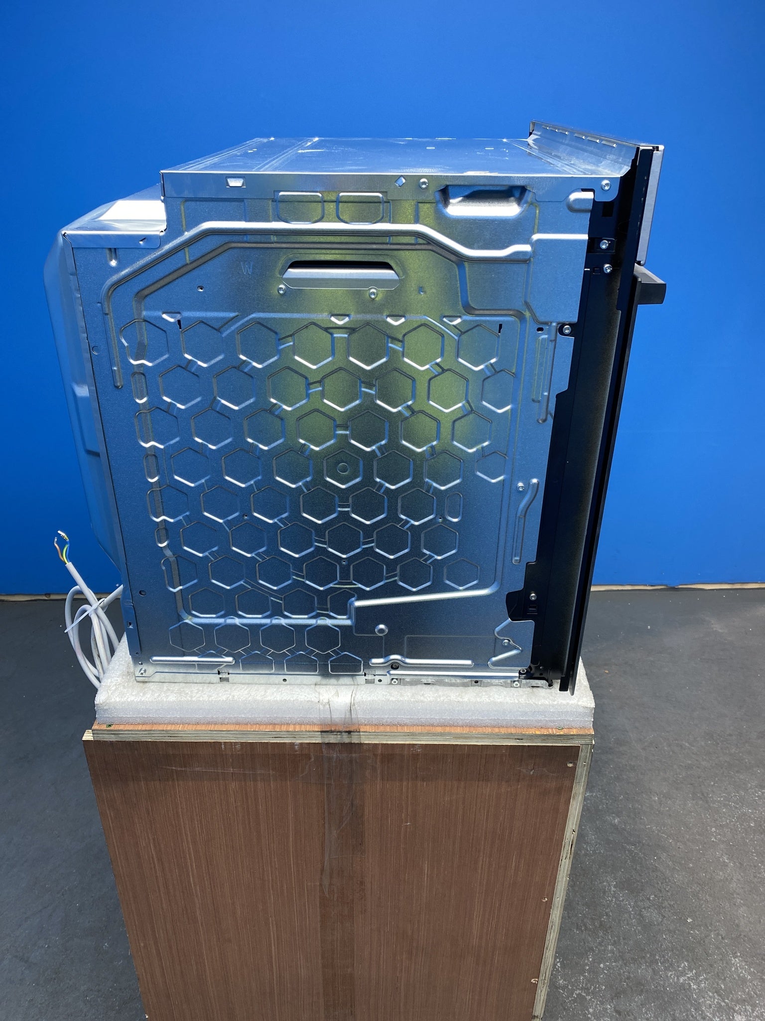 Bosch Series 4 HQA534BS3B Built-in Steam Assist Electric Single Oven