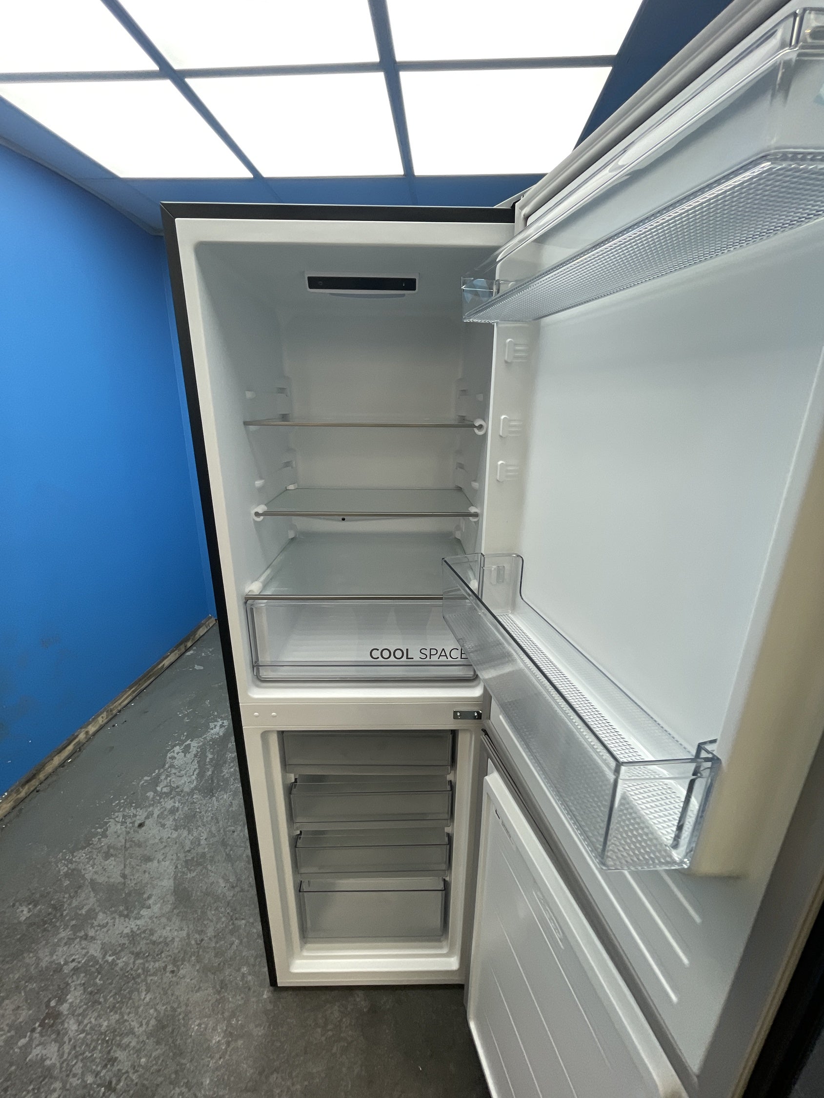 #GRC-162-710 - Hoover HVT3CLECKIHB 235 Litre Combi Fridge Freezer