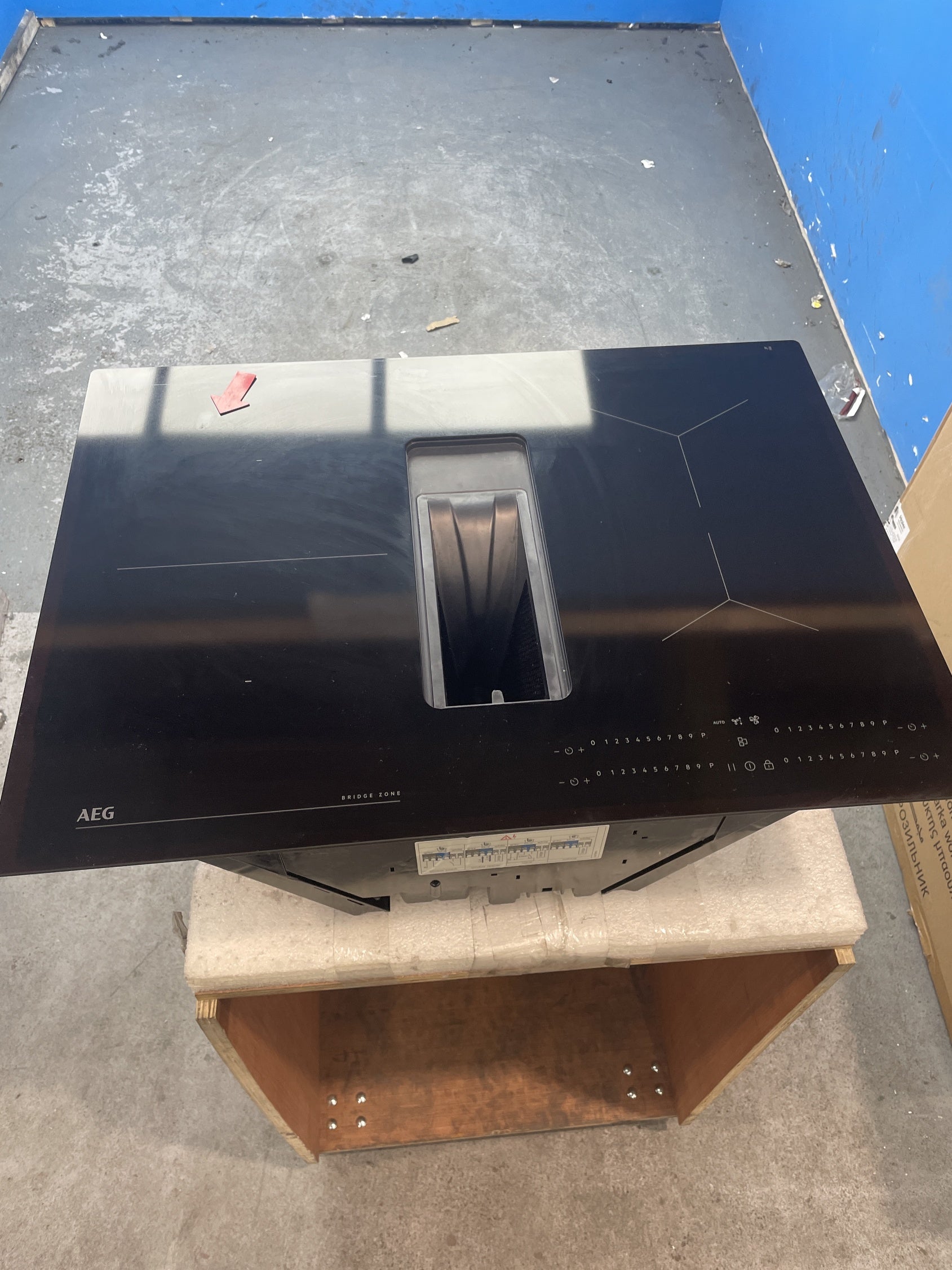 #GRC-155-954 - AEG Series 6000 TCH74B01CB 70cm Hob2Hood Venting Induction Hob
