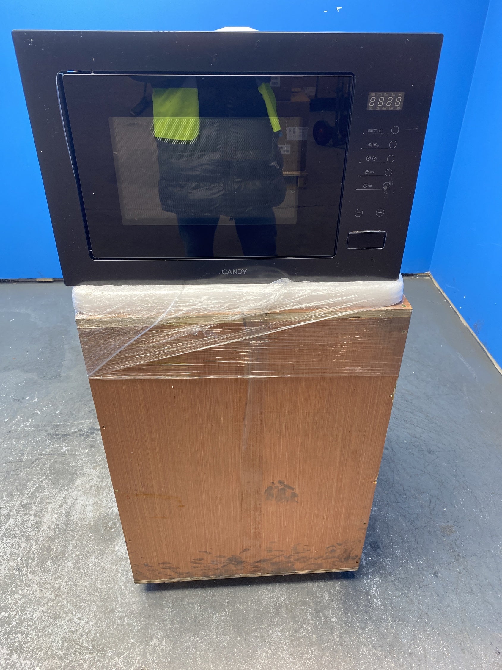 Bosch Serie 4 BFL553MB0B Built-in 900W Microwave