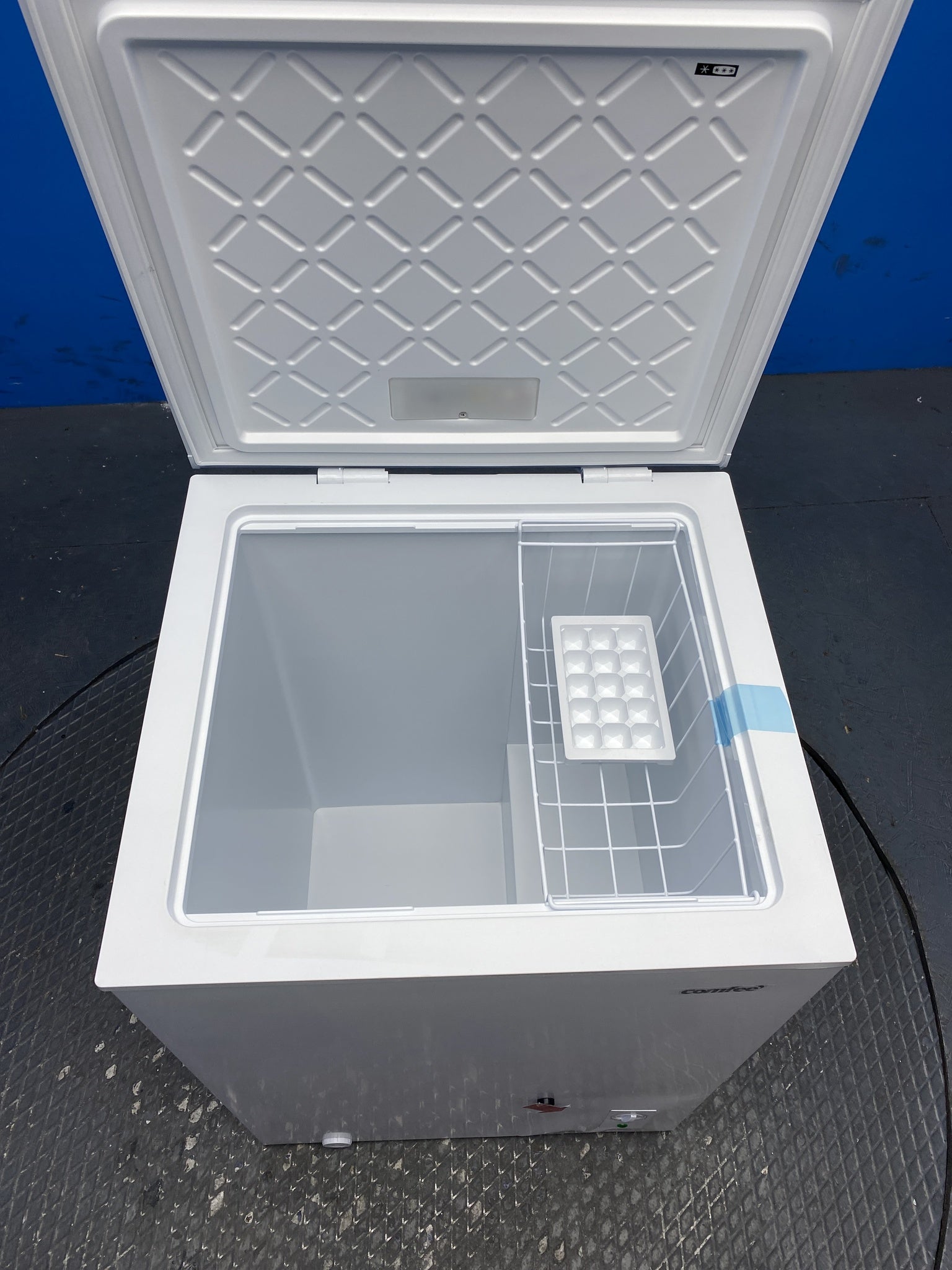 Comfee 143 L Chest Freezer / Fridge – White