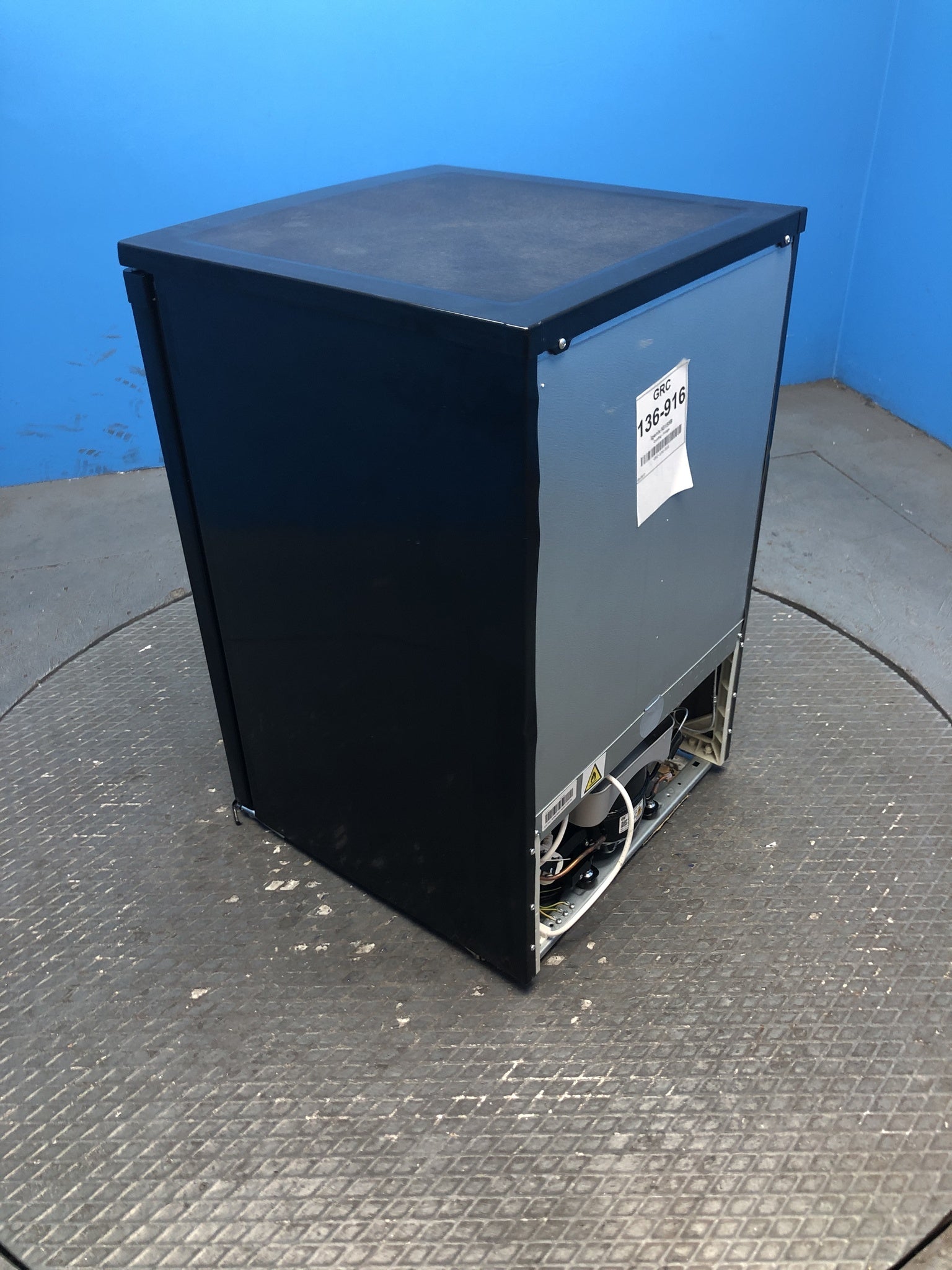 Igenix IG155B 109 Litre Under Counter Fridge with Ice Box