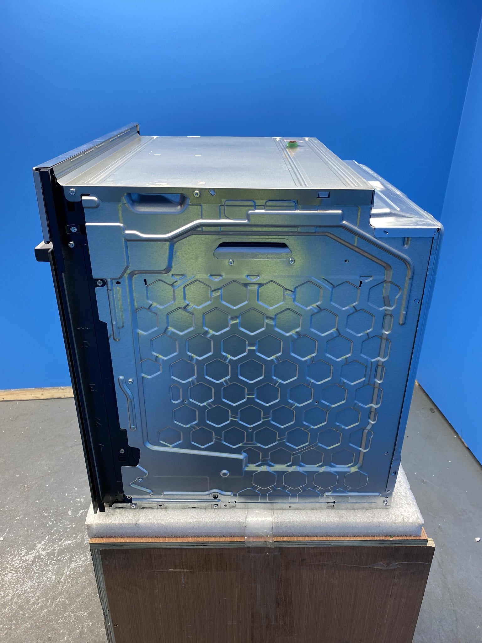 Bosch Series 4 HQA534BS3B Built-in Steam Assist Electric Single Oven