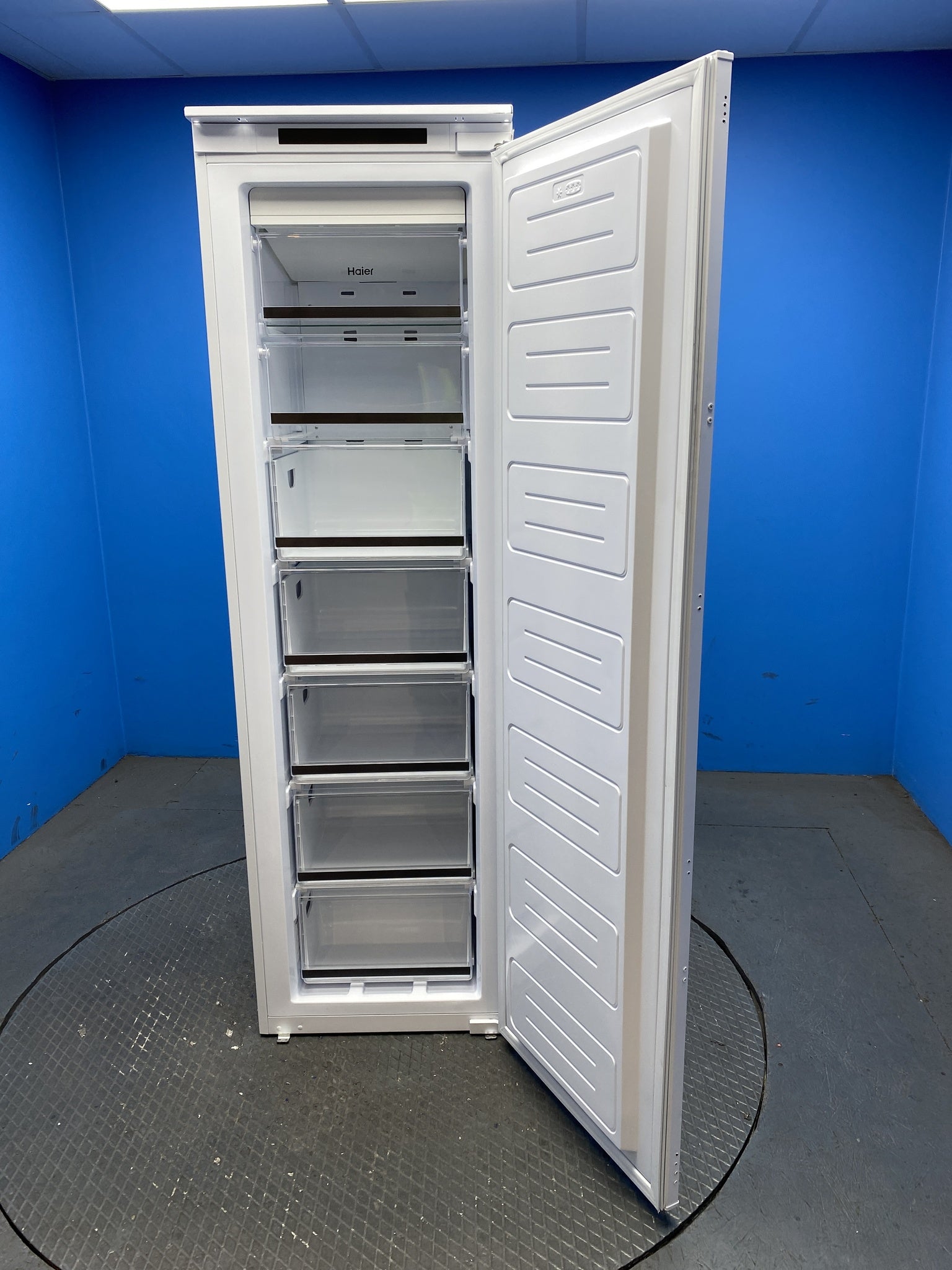 Haier HAUN518EWK 200L Integrated Total No Frost Freezer