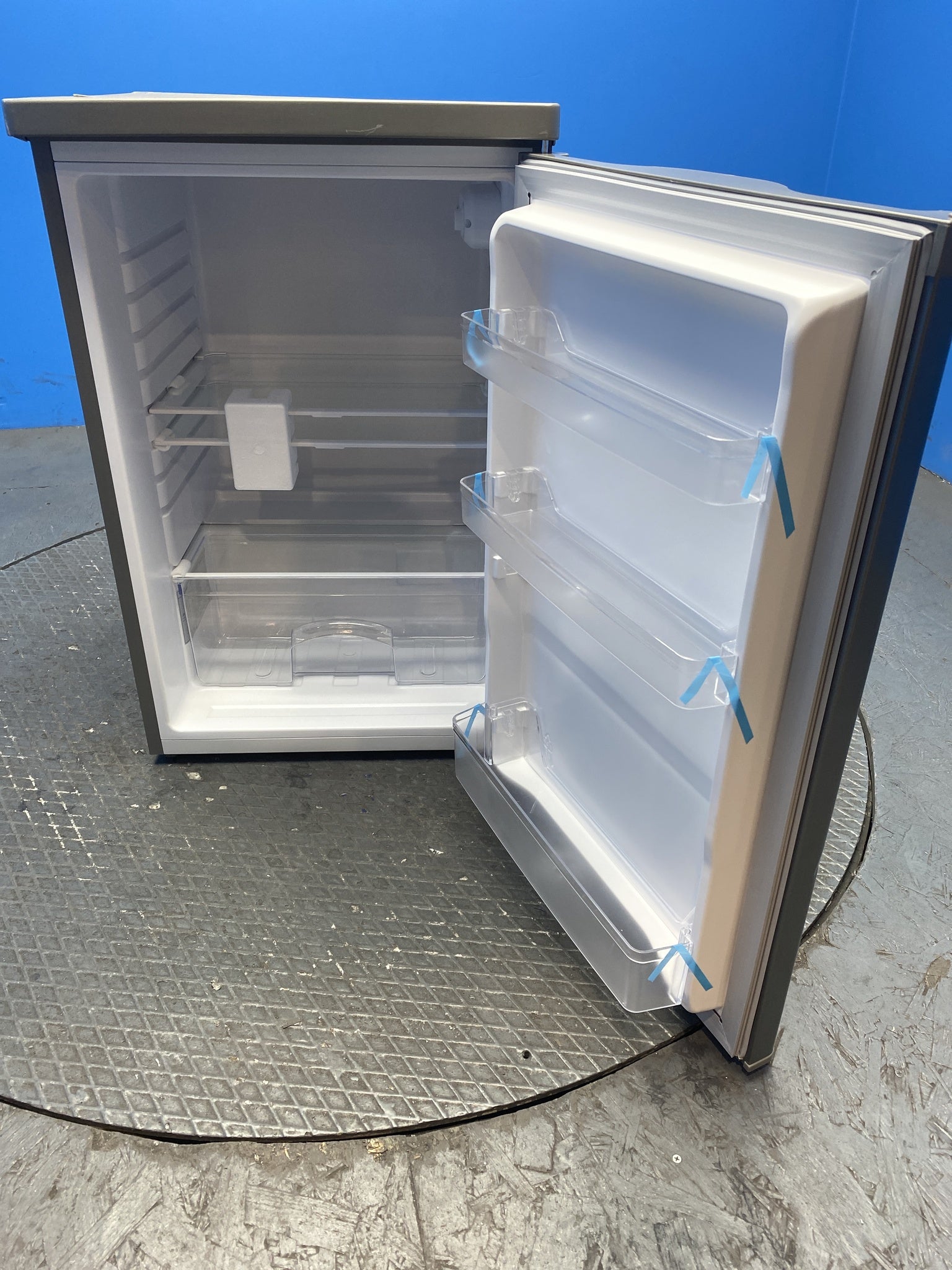 Igenix IG255X 136 Litre Undercounter Fridge