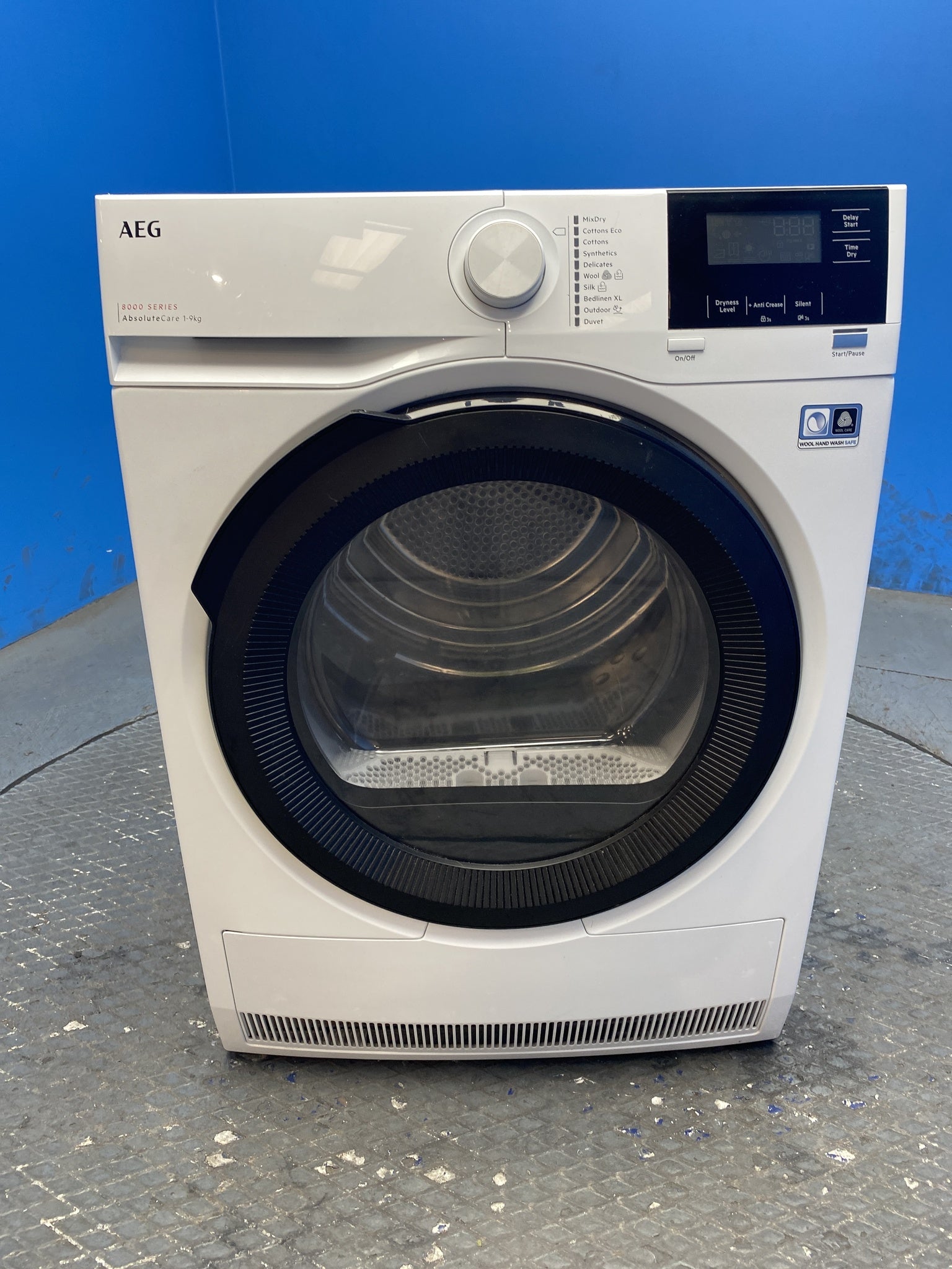 AEG TR819A4B AbsoluteCare 9kg Heat Pump Tumble Dryer