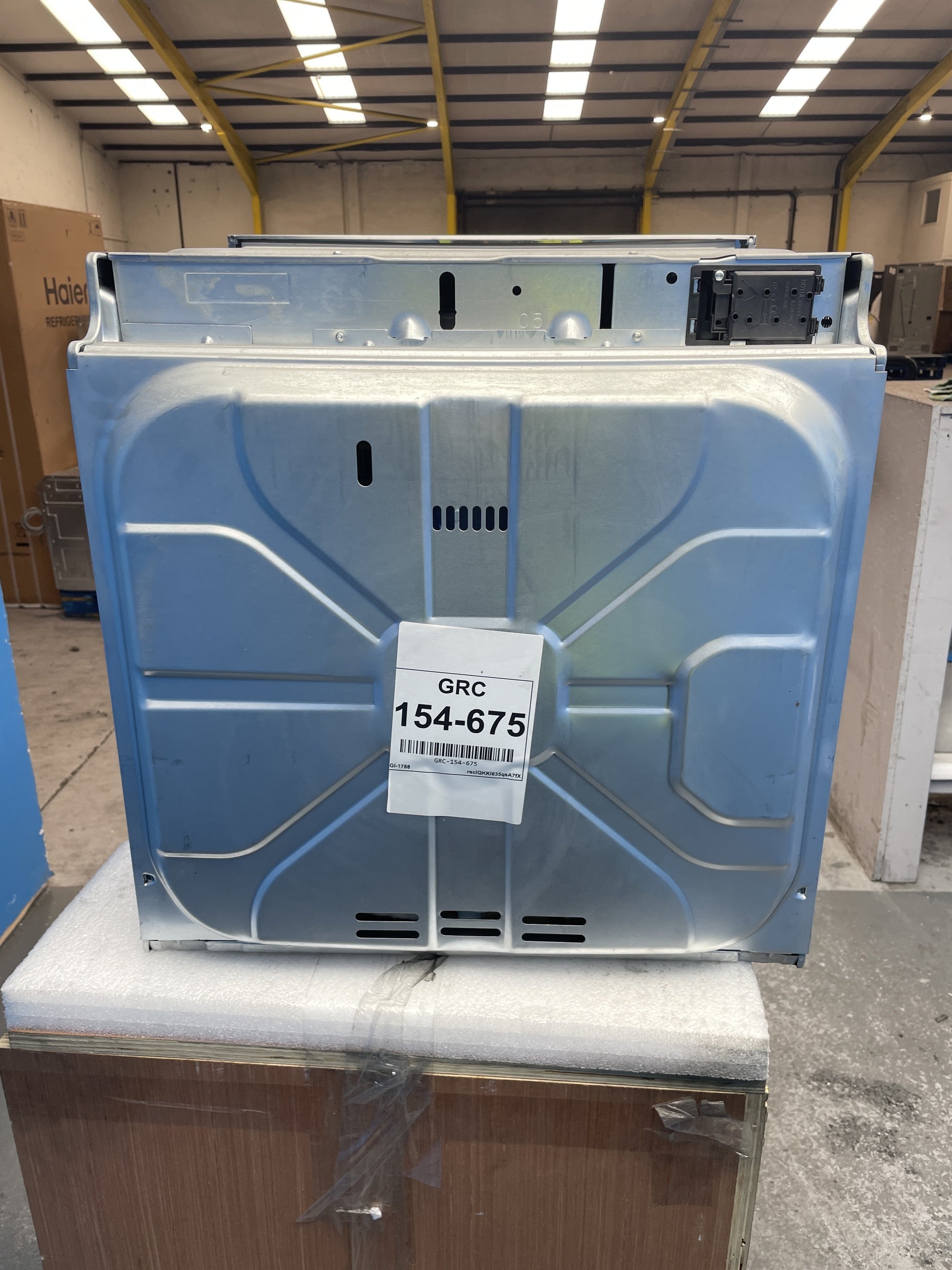 #GRC-154-675 - AEG BEX335011M SurroundCook Built-In Single Oven