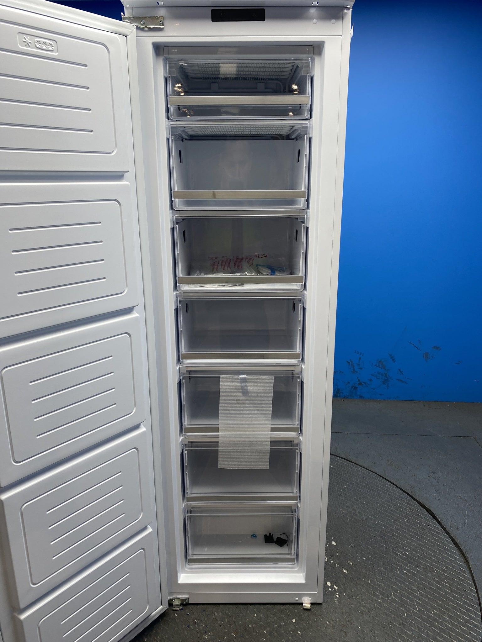 Hoover HOUS518EWK 177cm Integrated Upright Freezer