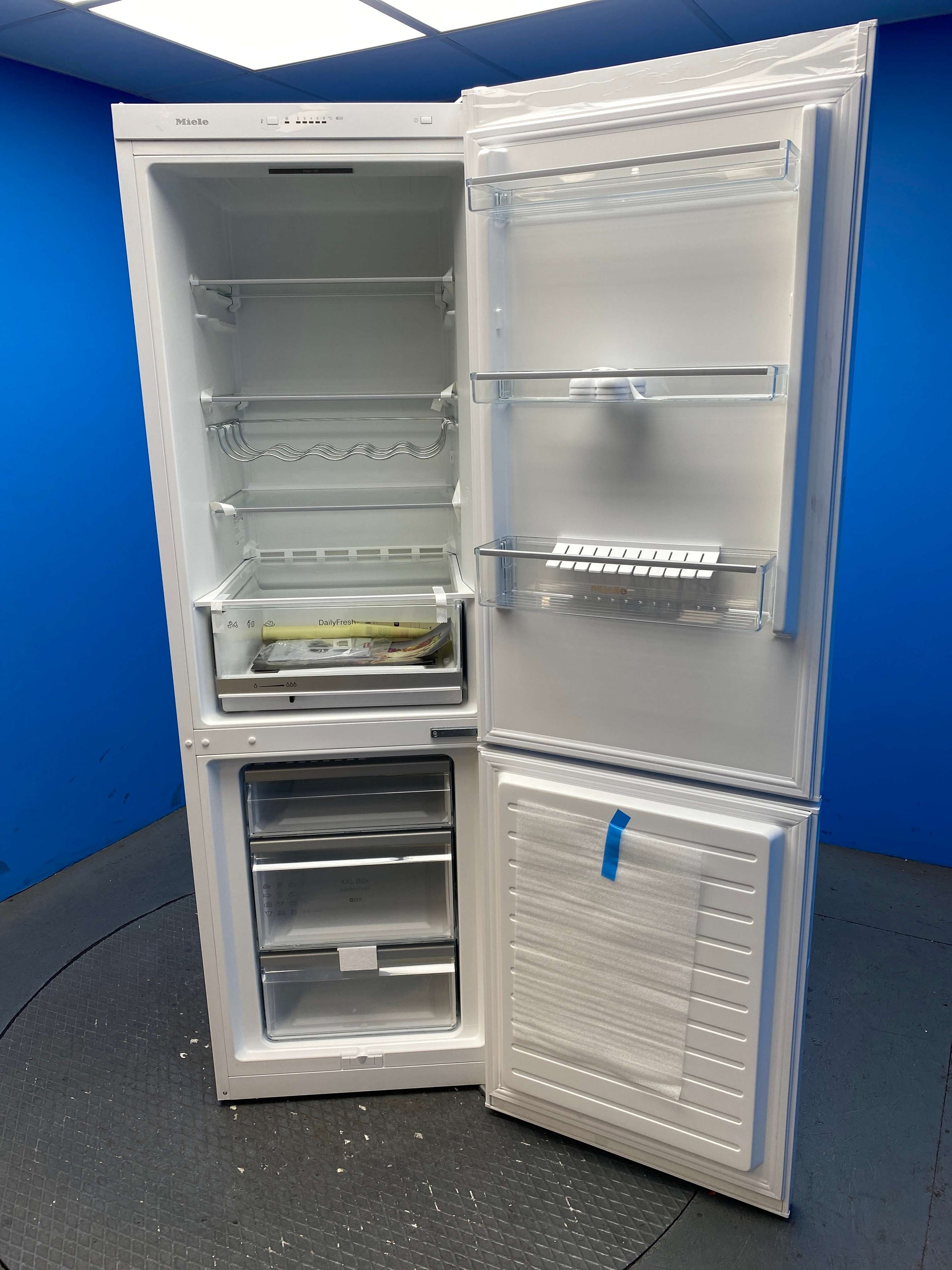 Miele KD4172E 308L 60/40 Freestanding Fridge Freezer