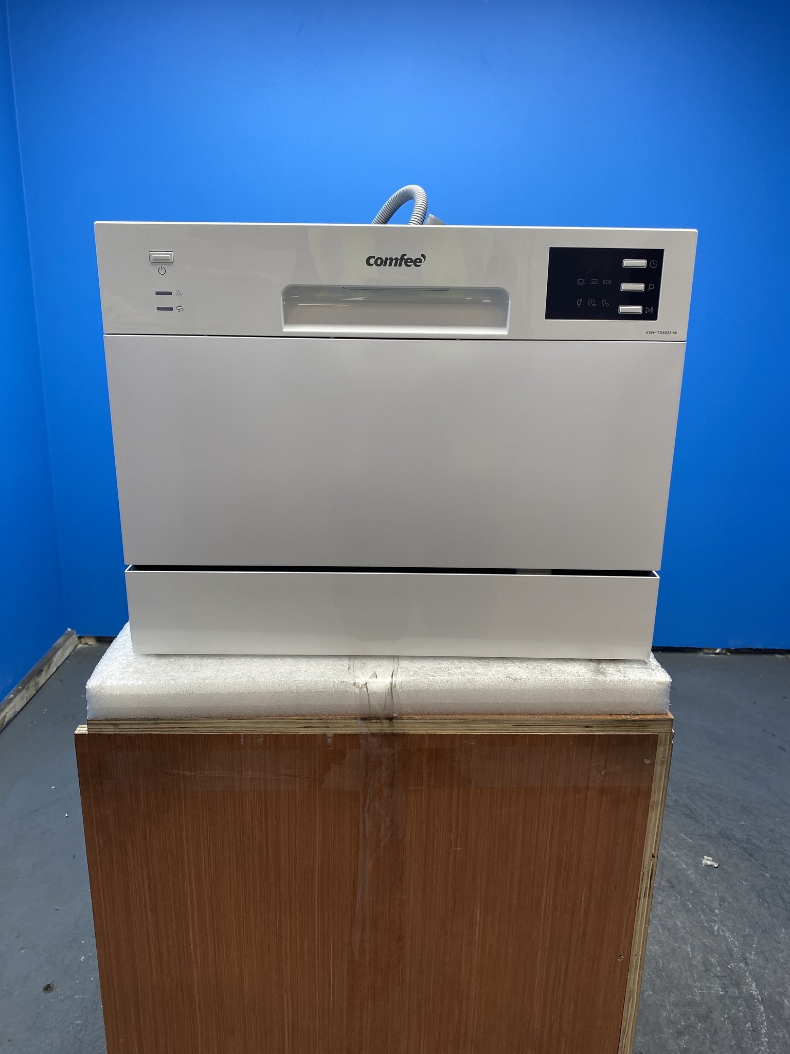 COMFEE' KWH-TD602E-W 6 Place Setting Countertop Dishwasher