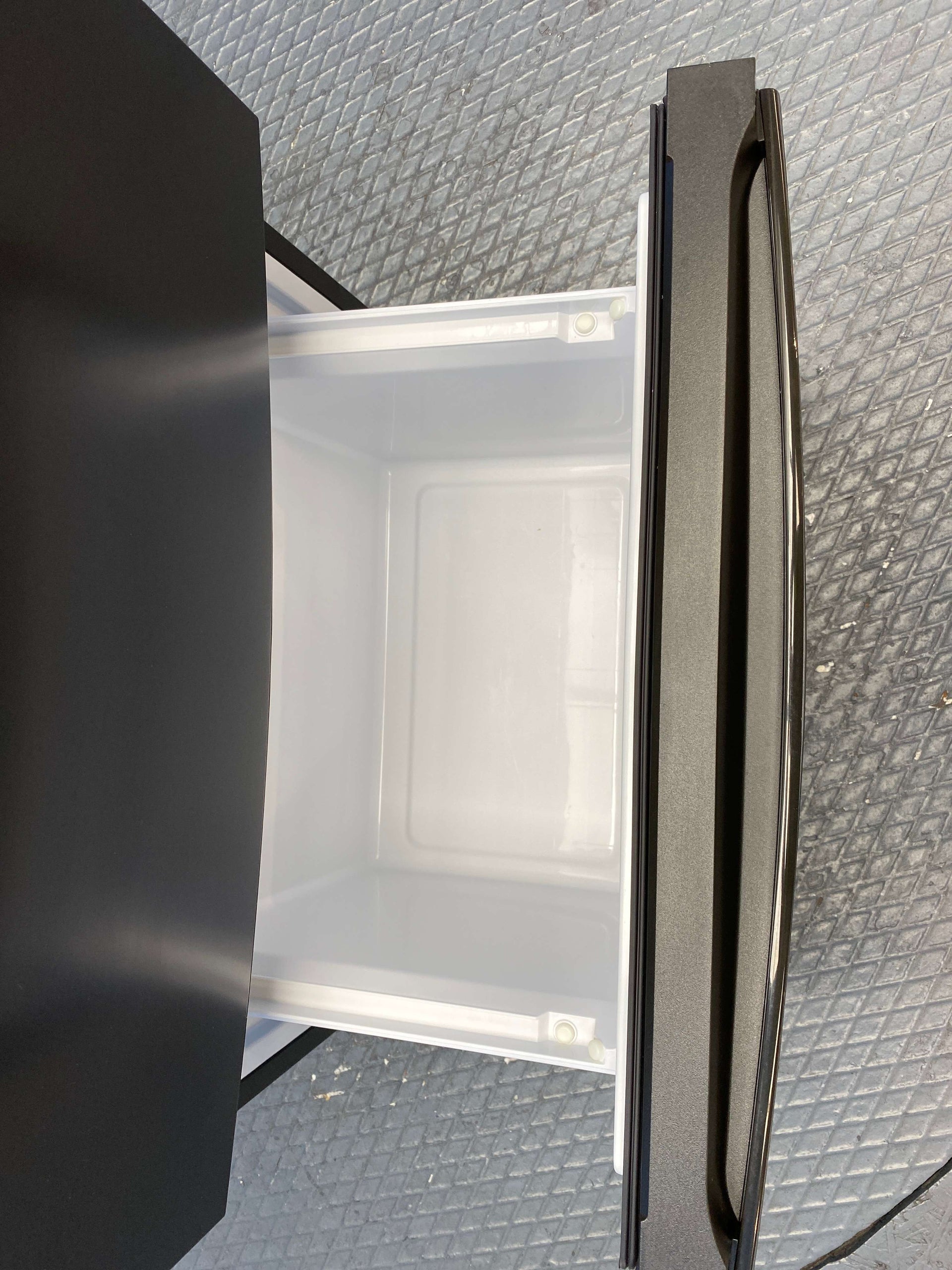 Haier Series 3 HETR3619ENPB 348L Total No Frost Fridge Freezer
