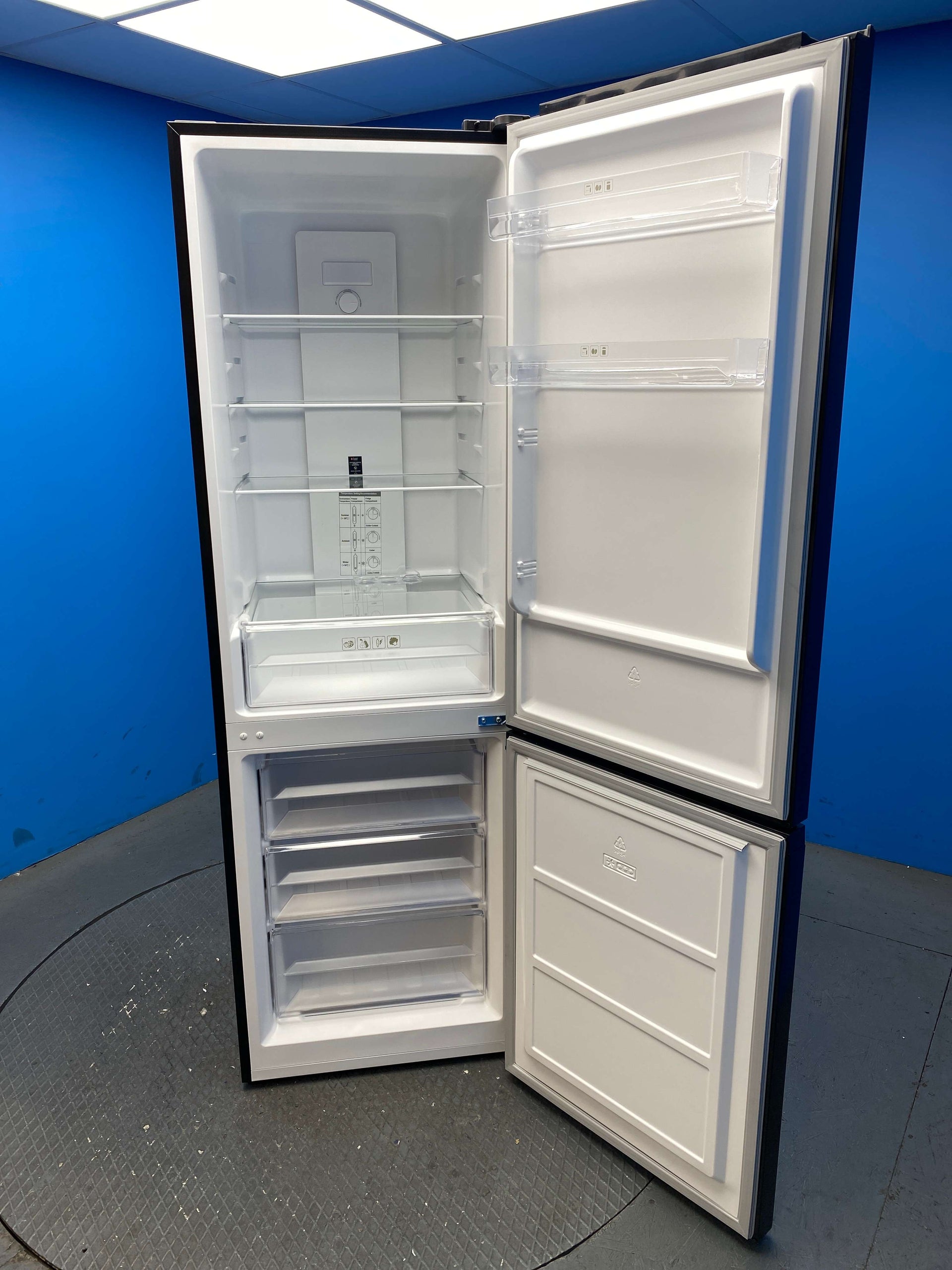 Russell Hobbs RH186FFFF60B 186cm 60/40 No Frost Fridge Freezer