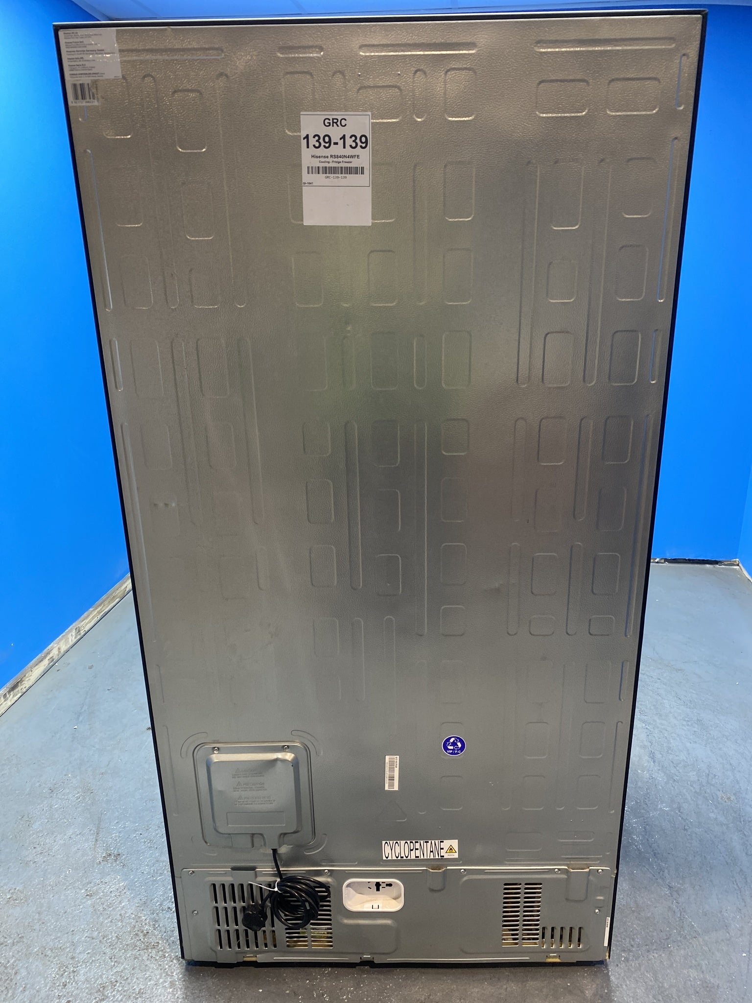 Hisense RS840N4WFE 649 Litre American Style Fridge Freezer