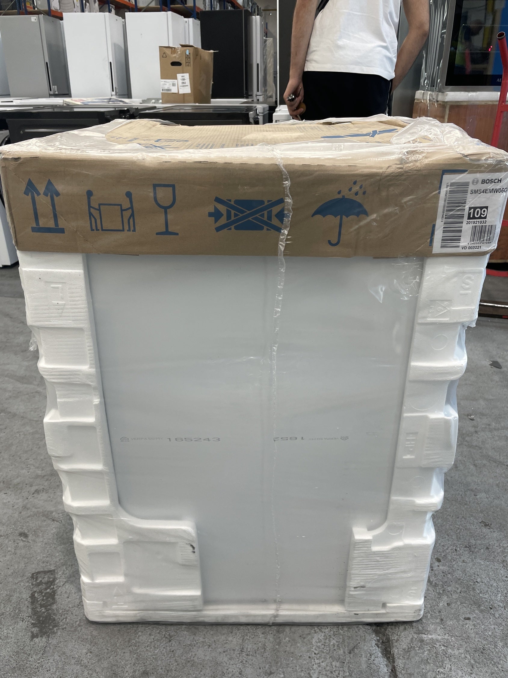 #GRC-158-077 - Bosch SMS4EMW06G Series 4 14 Place Setting Dishwasher