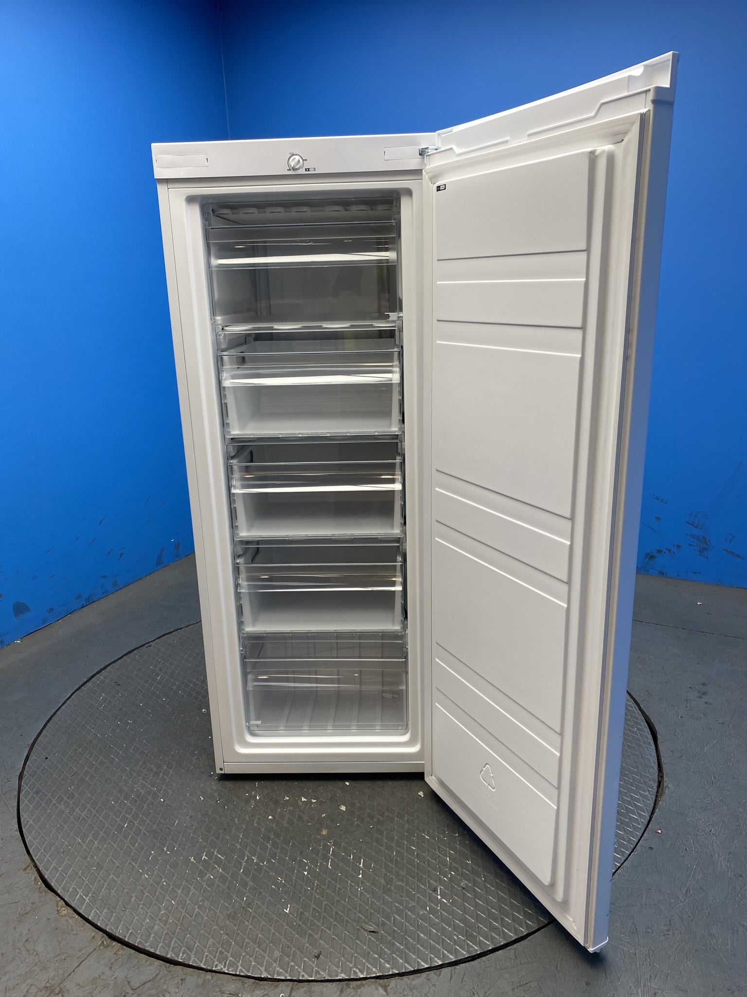 COMFEE' RCU160WH2UK(E) 160L Tall Upright Freezer