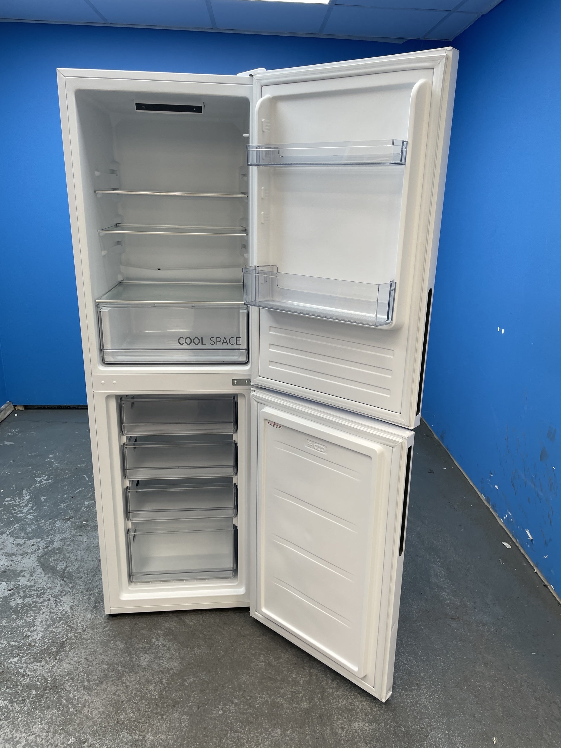 #GRC-154-263 - Hoover HVT3CLECKIHW 235 Litre Combi Fridge Freezer
