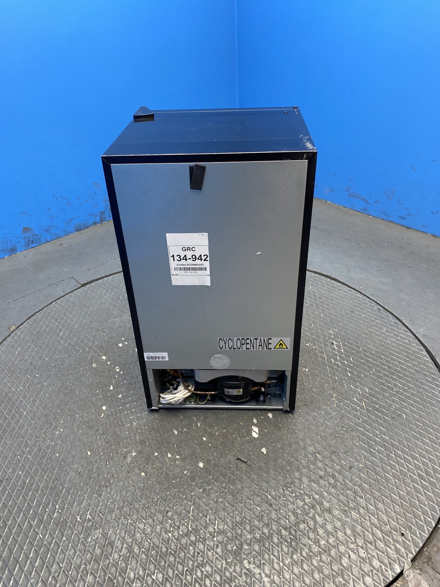 Comfee RCZ99BG2(E) 93L Under Counter Drinks Fridge