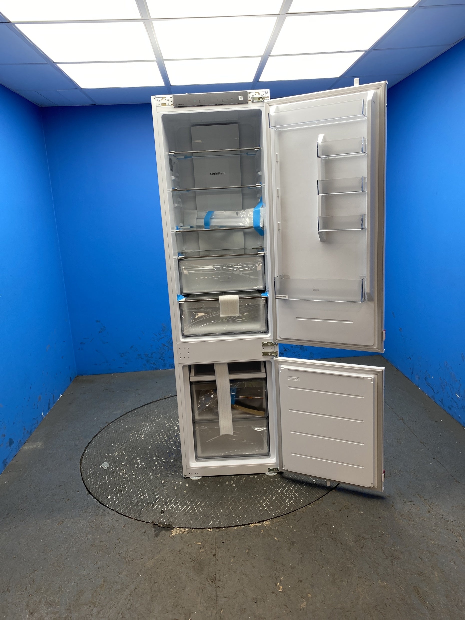 #GRC-156-814 - Hoover HONBQT3519EWK H-FRIDGE 400 Integrated No Frost 284L Fridge Freezer