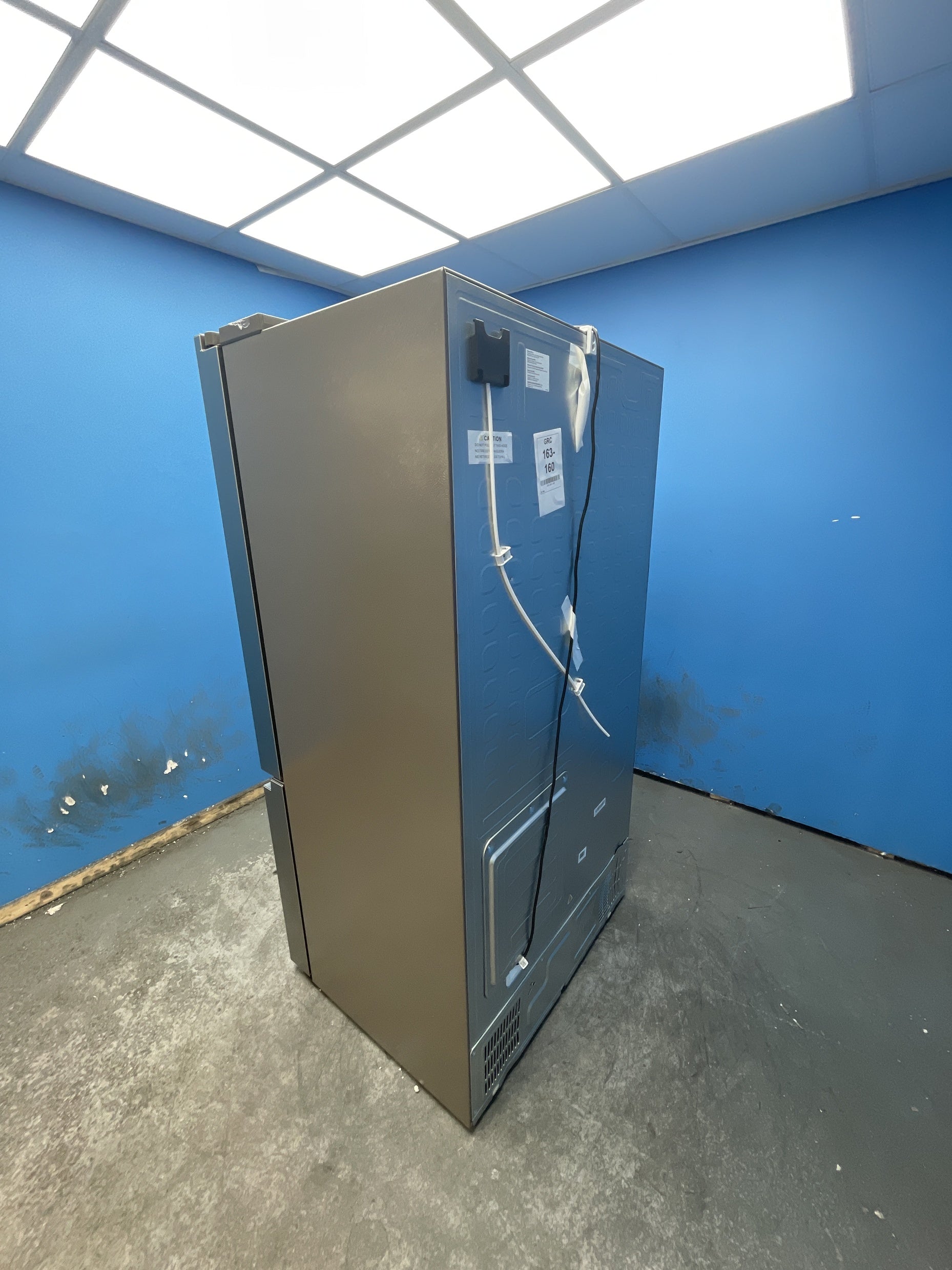 #GRC-163-160 - Hisense RF793N4SASE 612L French Door Fridge Freezer with Ice & Water