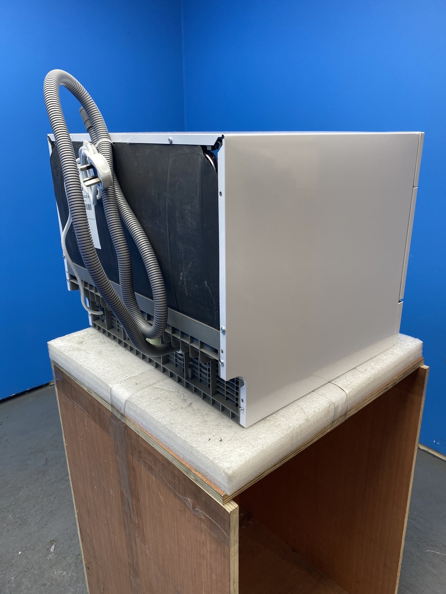 COMFEE' KWH-TD602E-W 6 Place Setting Countertop Dishwasher