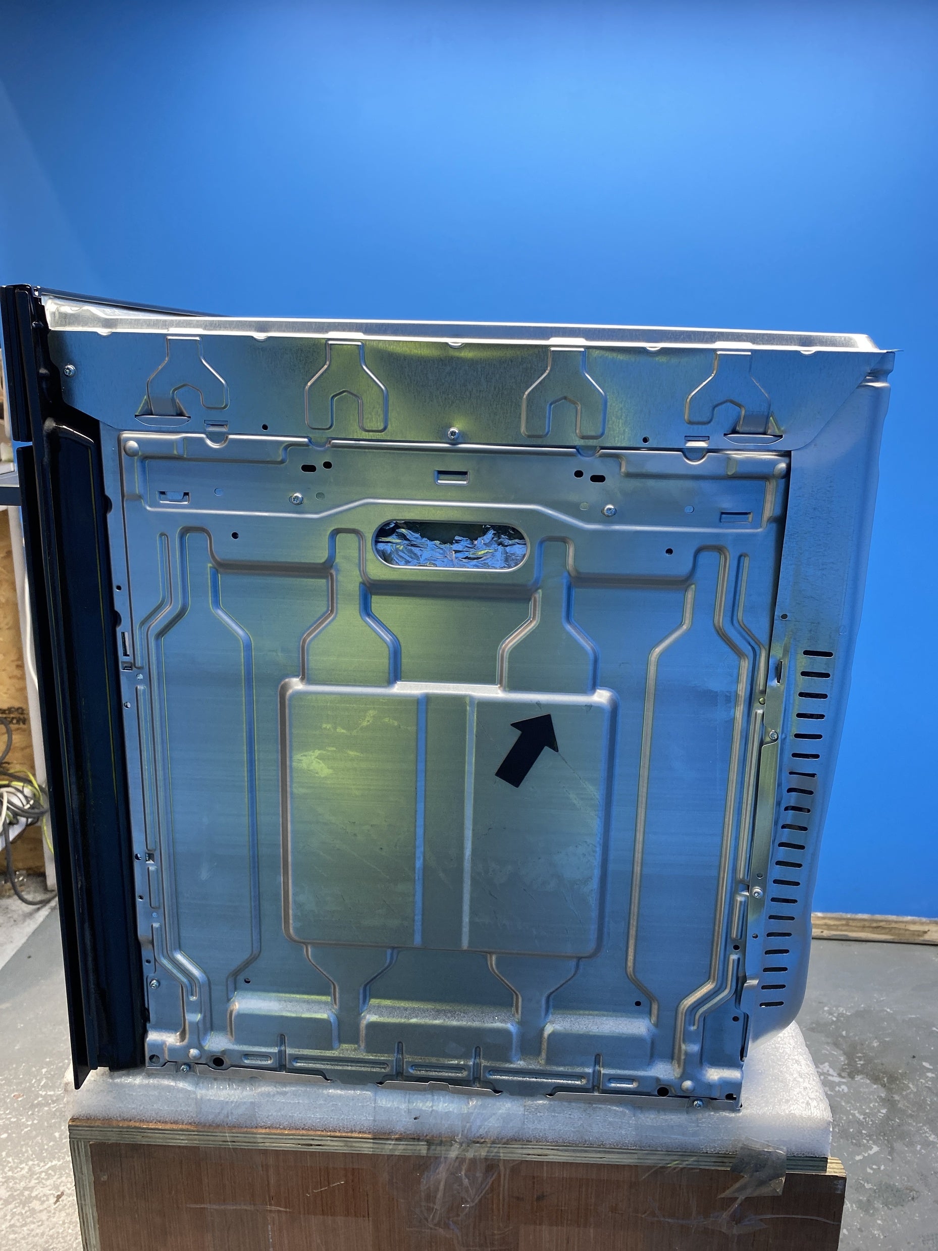 #GRC-145-171 - Hisense Hi8 BAS6PH8BUKWF BlackLine 77L Built-In Steam and Pyrolytic Oven