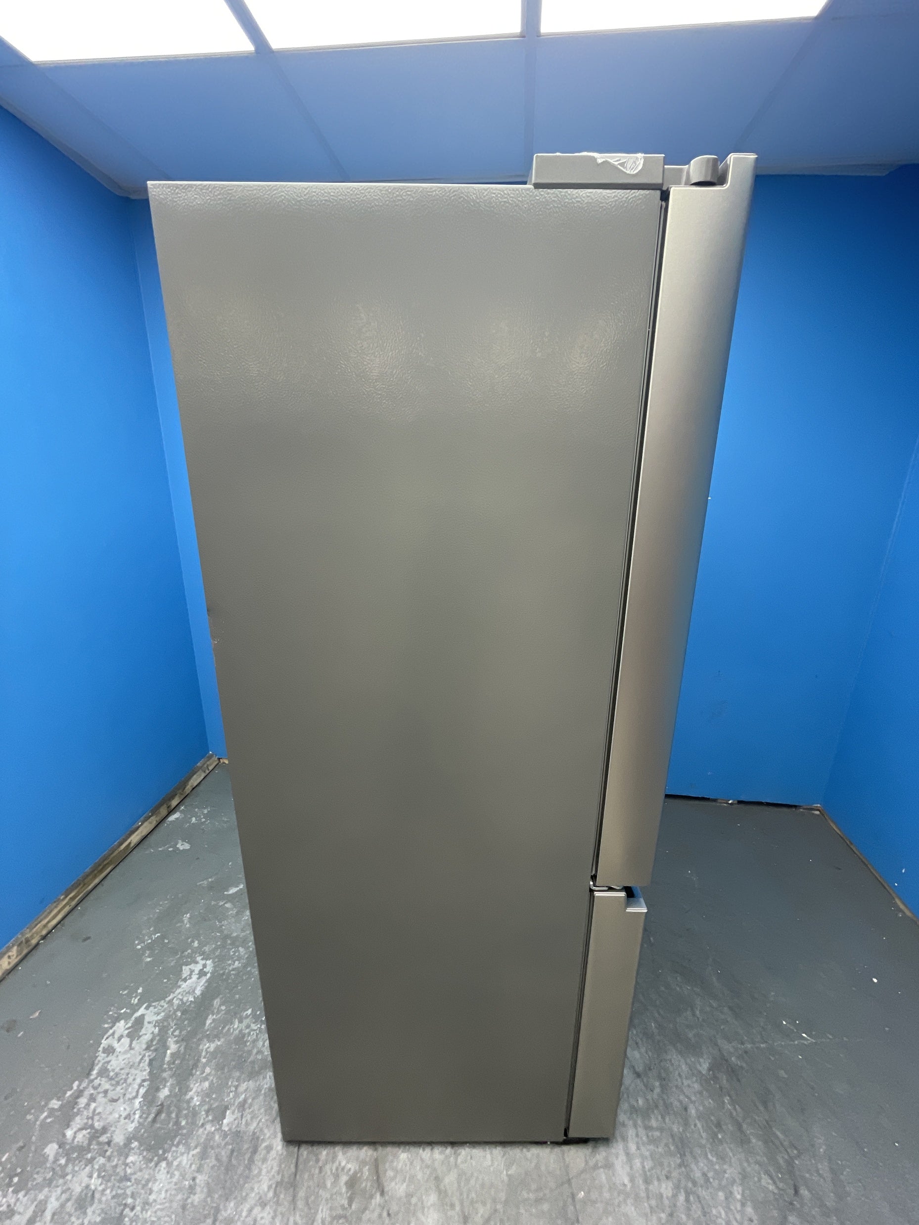 #GRC-163-160 - Hisense RF793N4SASE 612L French Door Fridge Freezer with Ice & Water